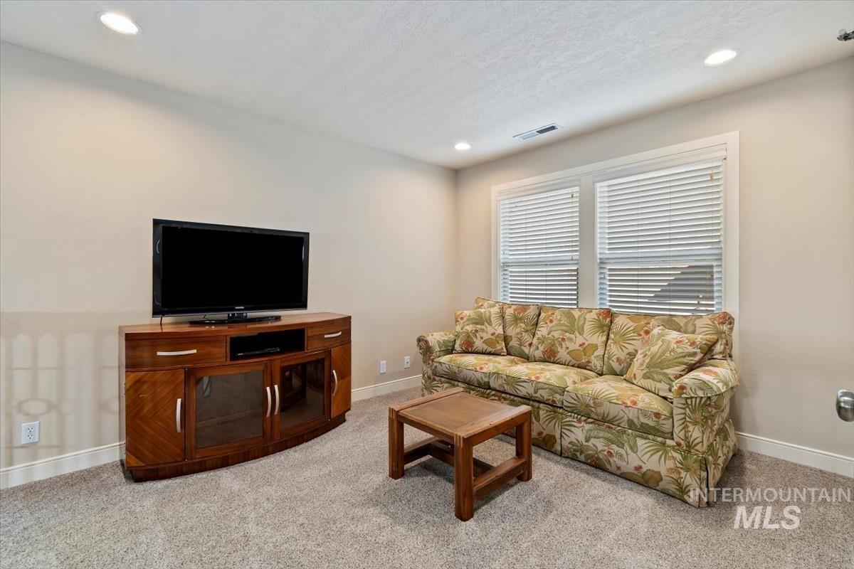 Eagle, Idaho, 83616-7135, United States, 4 Bedrooms Bedrooms, ,Residential,For Sale,1925898