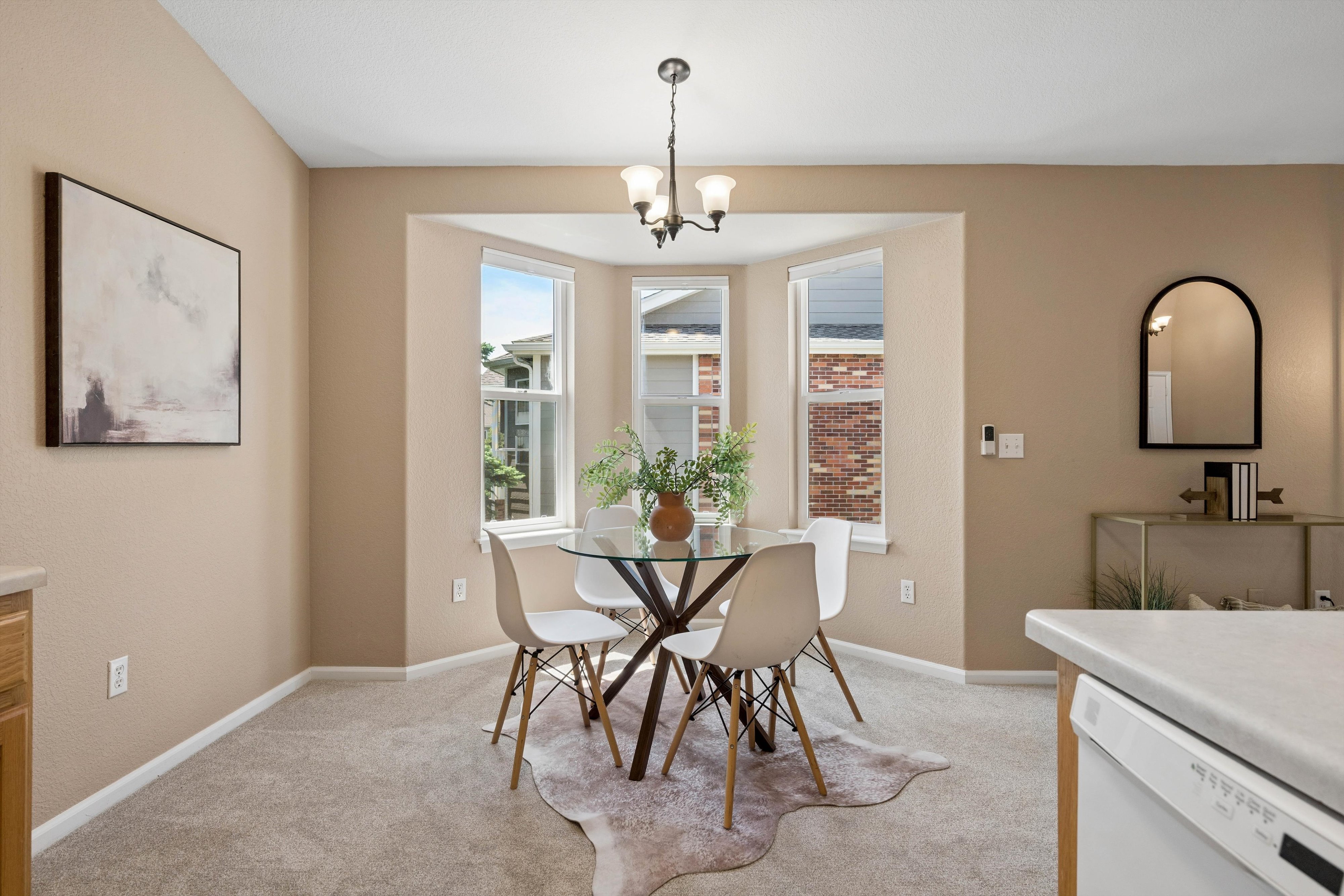  Refreshed, Move-in Ready, And Priced With The Market In Mind - 物件實景