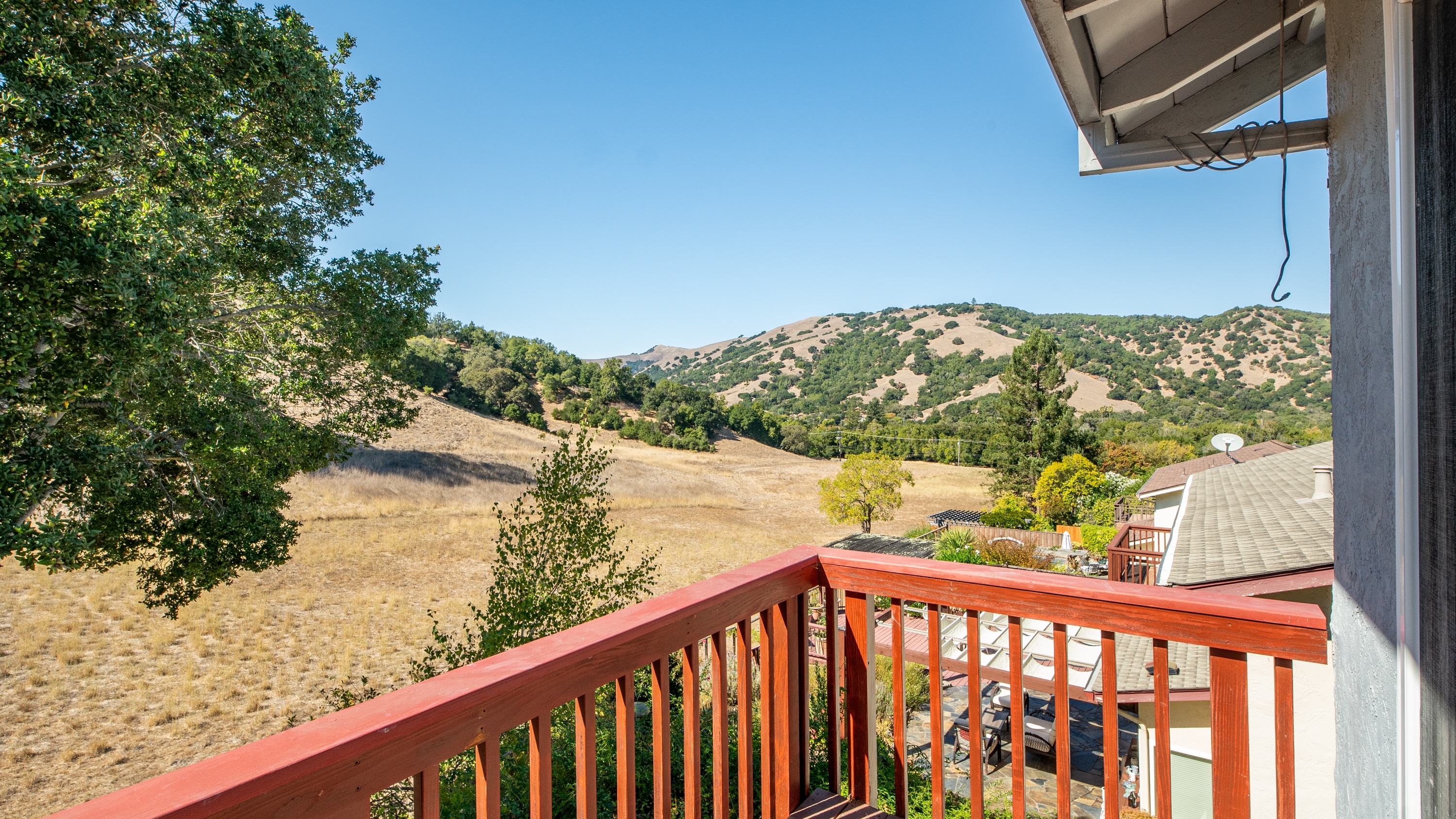  Spacious Mont Marin Contemporary with Open Space Views - 物件實景