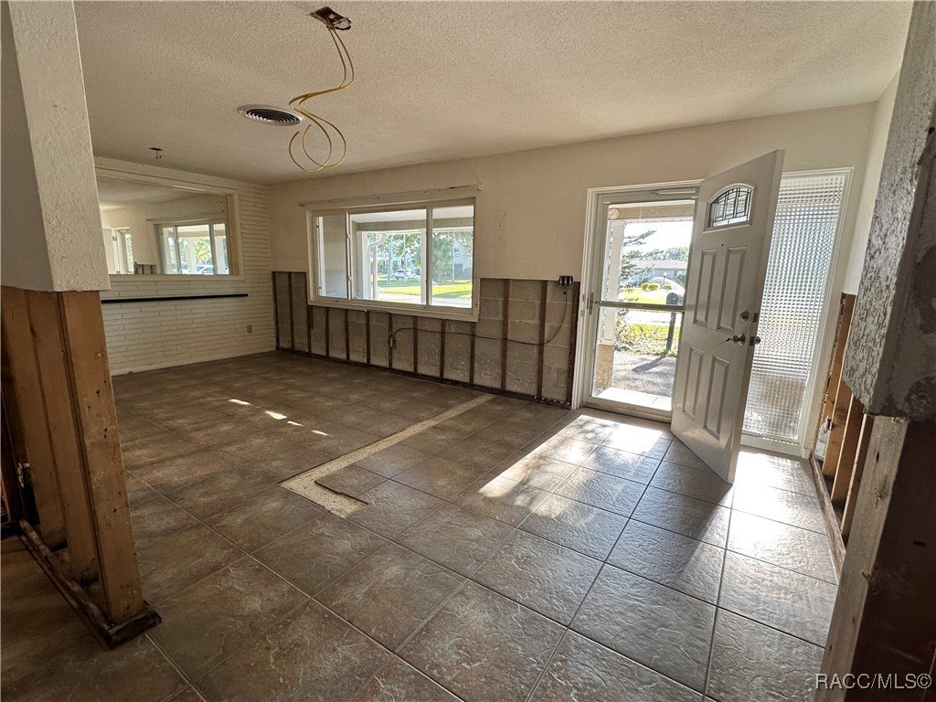 Crystal River, Florida, 34429, United States, 4 Bedrooms Bedrooms, ,3 BathroomsBathrooms,Residential,For Sale,1996734