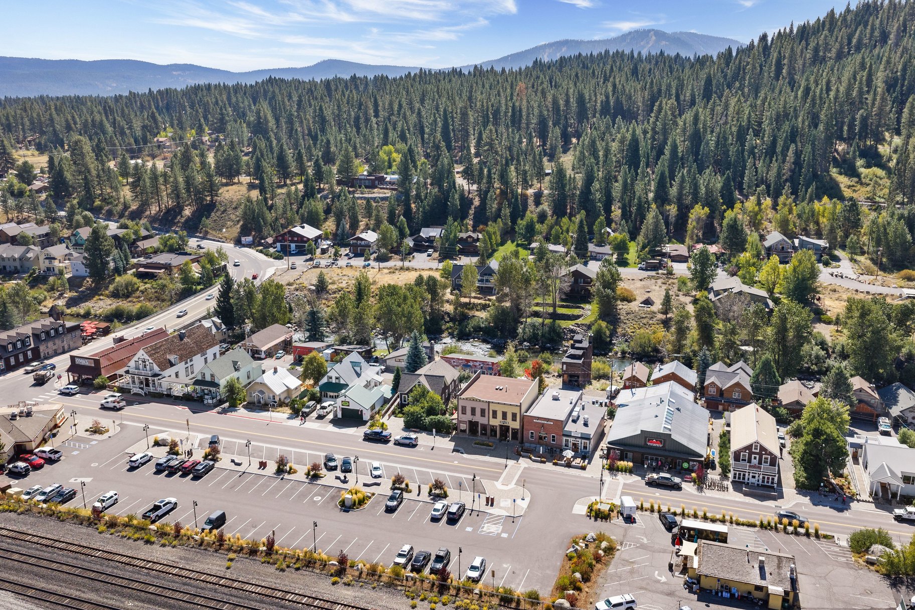  A Storied Piece of Truckee History with Remarkable Possibilities - 物件實景