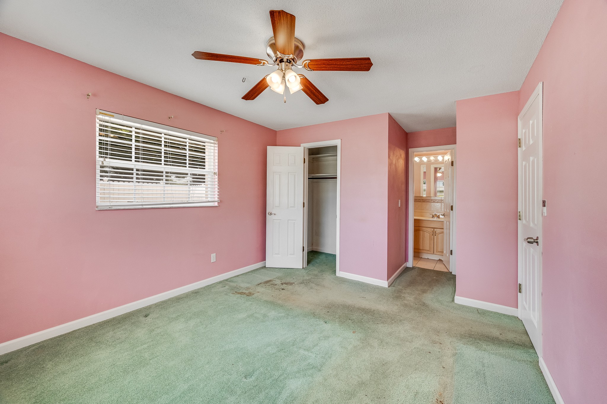  586 Louvre Drive, Melbourne, FL, 32935 - 物件實景