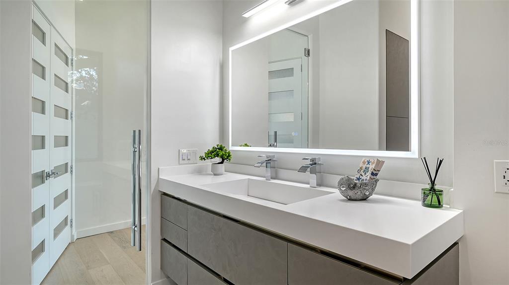 Sarasota, Florida, 34239, United States, 4 Bedrooms Bedrooms, ,7 BathroomsBathrooms,Residential,For Sale,1759750