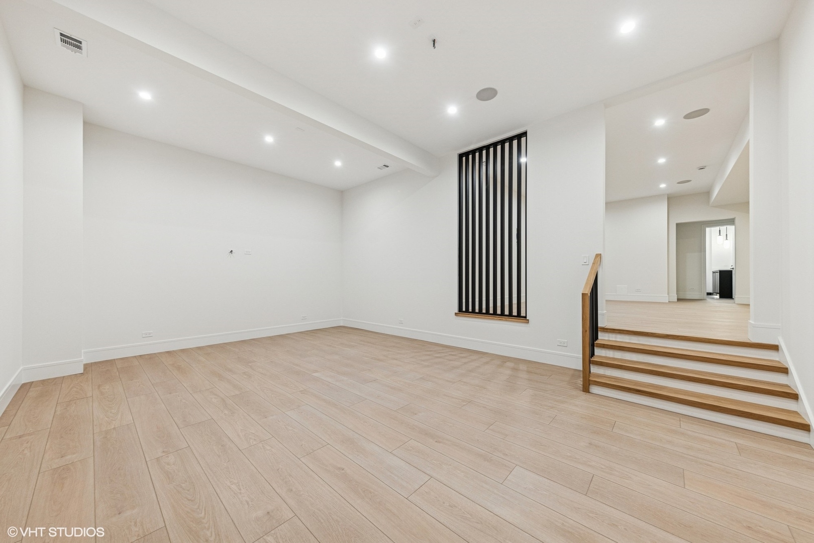 Hinsdale, Illinois, 60521, United States, 5 Bedrooms Bedrooms, ,6 BathroomsBathrooms,Residential,For Sale,1826886