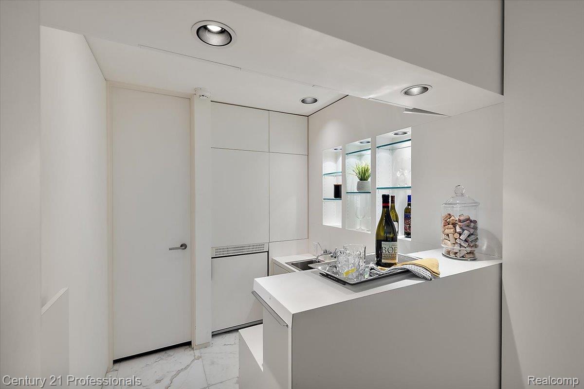 BloomfieldHills, Michigan, 48301, United States, 4 Bedrooms Bedrooms, ,5 BathroomsBathrooms,Residential,For Sale,1996516