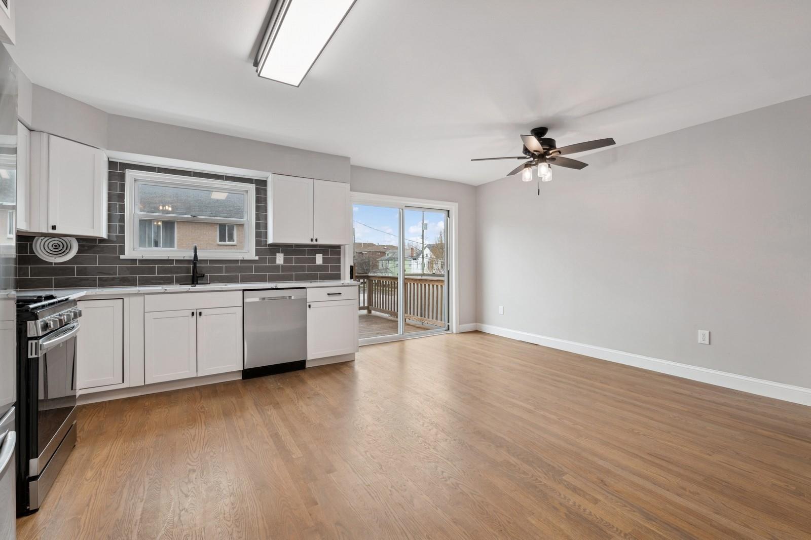 Bronx, New York, 10465, United States, 3 Bedrooms Bedrooms, ,2 BathroomsBathrooms,Residential,For Sale,1794216