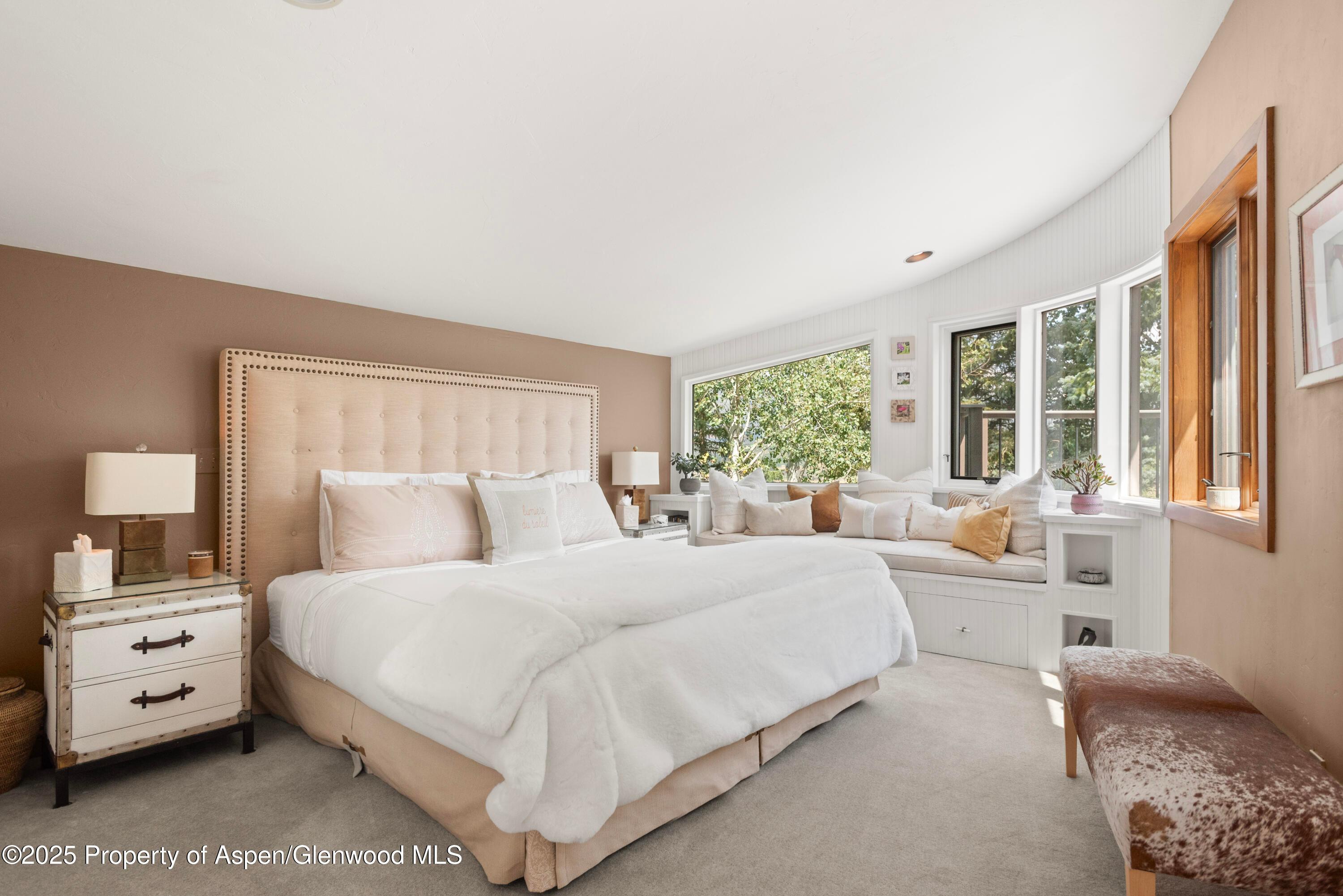 Aspen, Colorado, 81611, United States, 3 Bedrooms Bedrooms, ,4 BathroomsBathrooms,Residential,For Sale,1932450