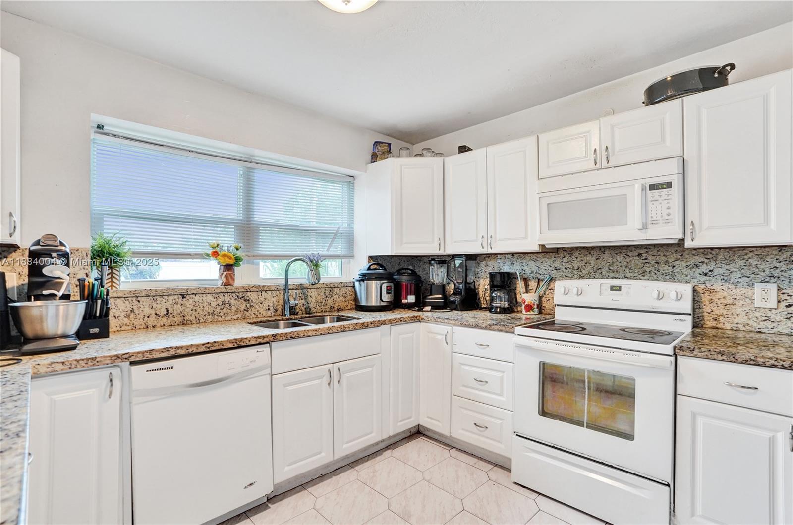 Hollywood, Florida, 33024, United States, 4 Bedrooms Bedrooms, ,3 BathroomsBathrooms,Residential,For Sale,1958932