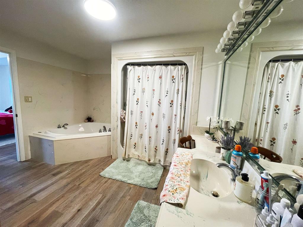 Winnie, Texas, 77665, United States, 4 Bedrooms Bedrooms, ,4 BathroomsBathrooms,Residential,For Sale,1918709