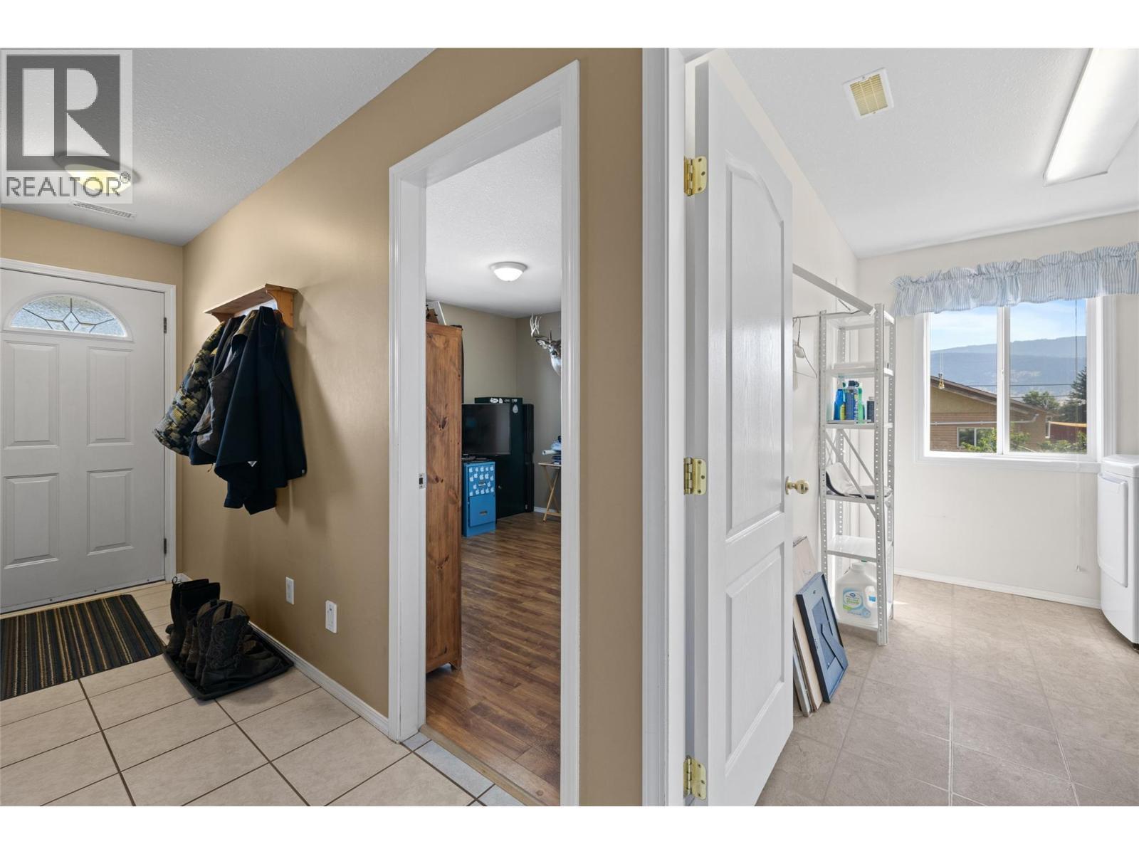 LAKE COUNTRY, British Columbia, V4V 1J1, CA, 5 Bedrooms Bedrooms, ,3 BathroomsBathrooms,Residential,For Sale,1950737