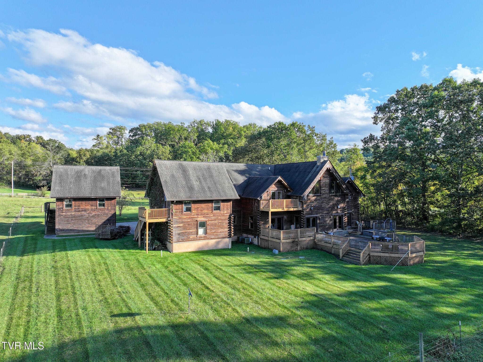 Greeneville, Tennessee, 37745, United States, 5 Bedrooms Bedrooms, ,4 BathroomsBathrooms,Residential,For Sale,1981962