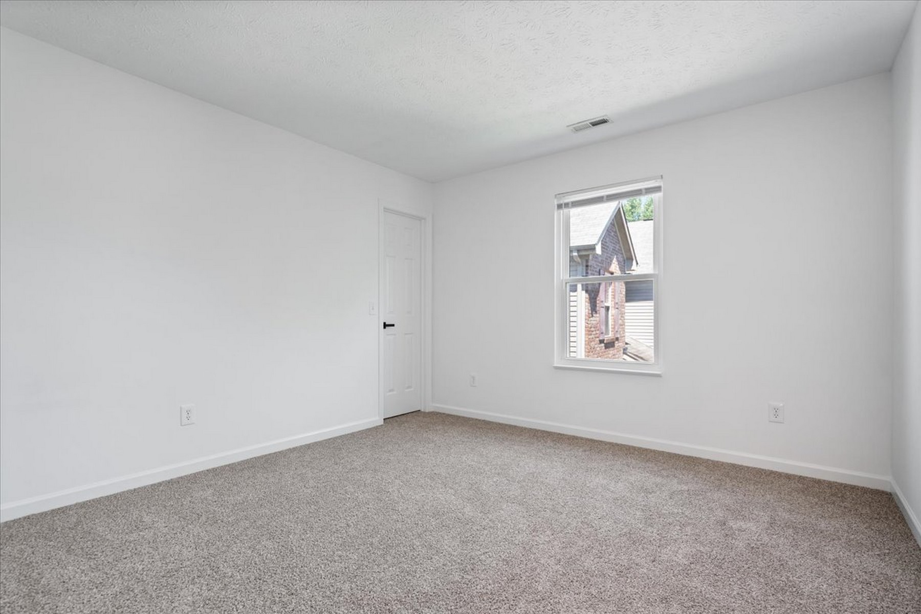  Completely Remodeled Four Bedroom Home on Oversized Lot - 物件實景