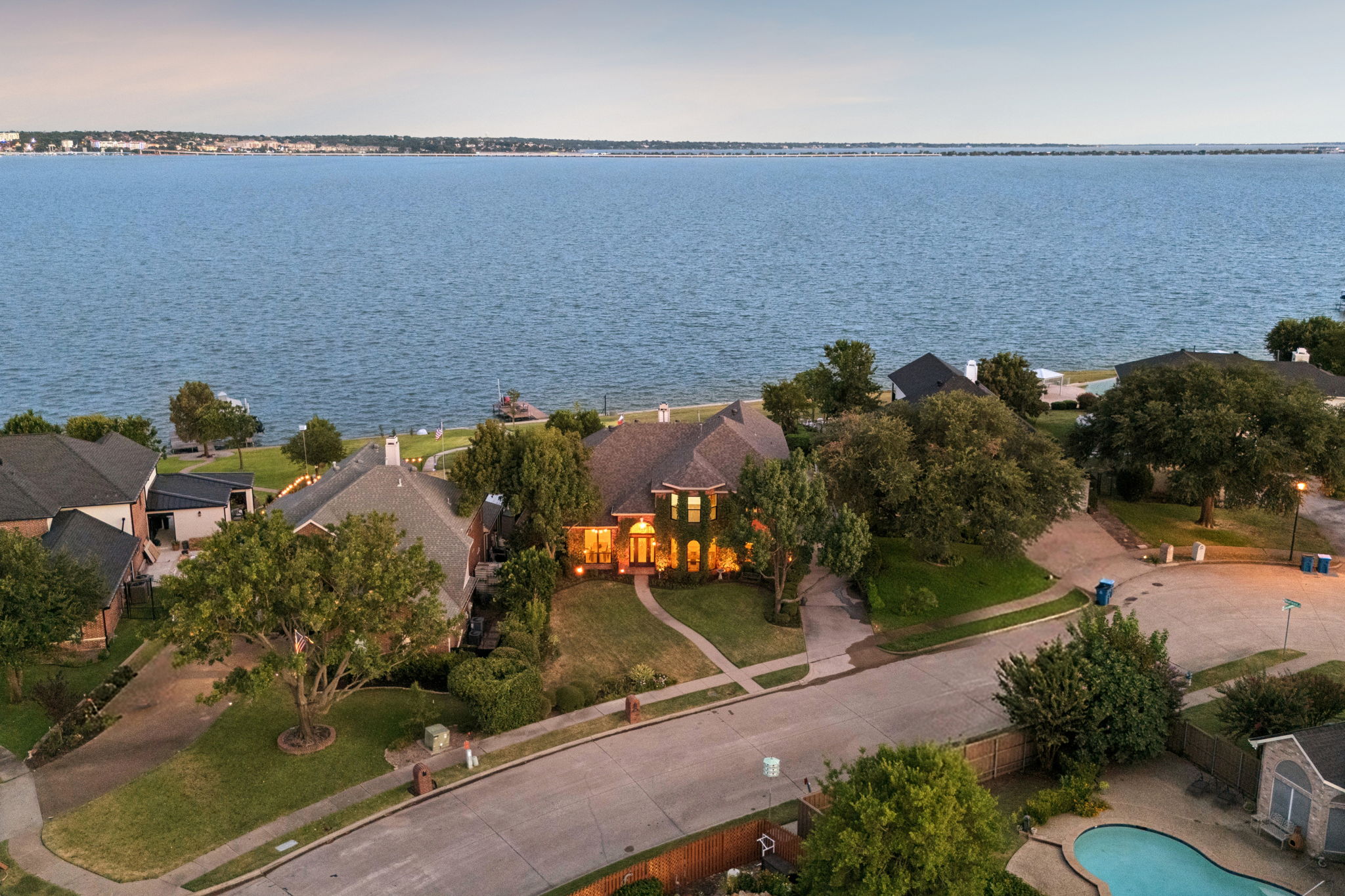  Rare One Owner Lakefront Oasis on Lake Ray Hubbard  Waterfront with Pool - 物件實景