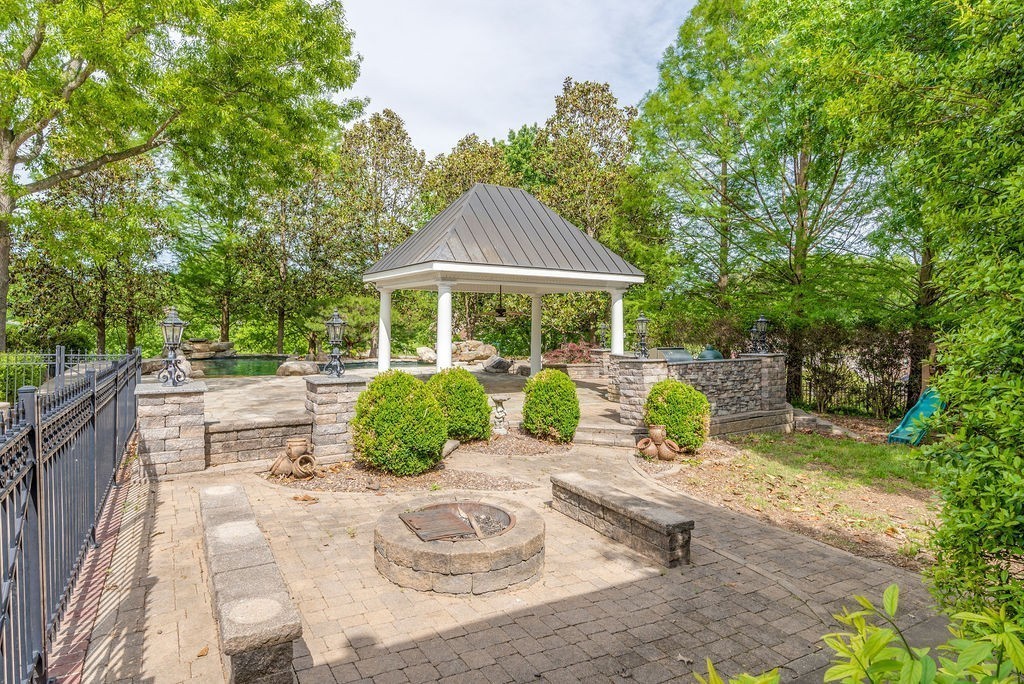 Clarksville, Tennessee, 37043, United States, 7 Bedrooms Bedrooms, ,7 BathroomsBathrooms,Residential,For Sale,1999210