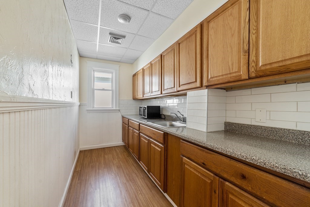 Worcester, Massachusetts, 01603-2339, United States, 9 Bedrooms Bedrooms, ,Residential,For Sale,1979601