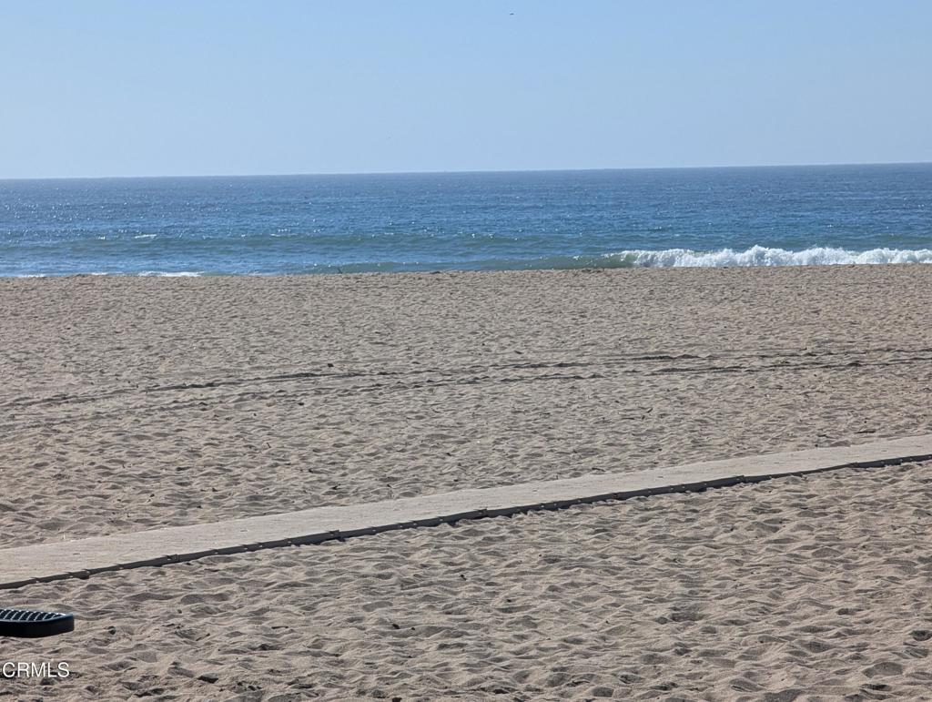 Oxnard, California, 93035, United States, 2 Bedrooms Bedrooms, ,3 BathroomsBathrooms,Residential,For Sale,1982158