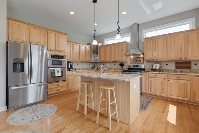 St Charles, Illinois, 60175, United States, 5 Bedrooms Bedrooms, ,3 BathroomsBathrooms,Residential,For Sale,1935414