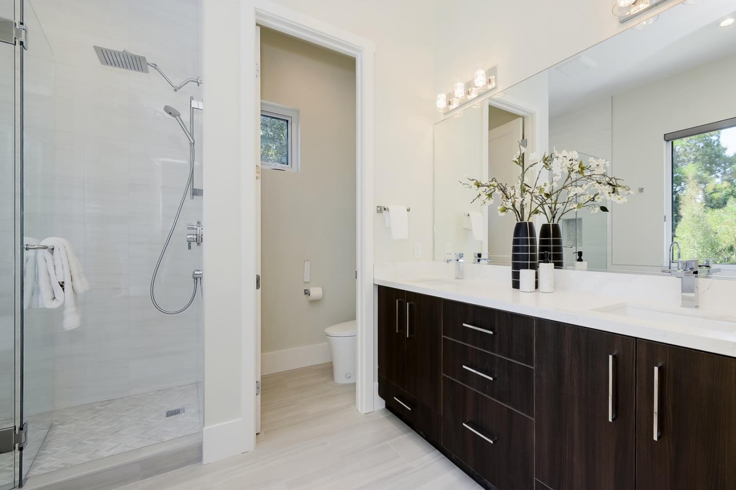 Menlo Park, California, 94025, United States, 5 Bedrooms Bedrooms, ,6 BathroomsBathrooms,Residential,For Sale,1927394