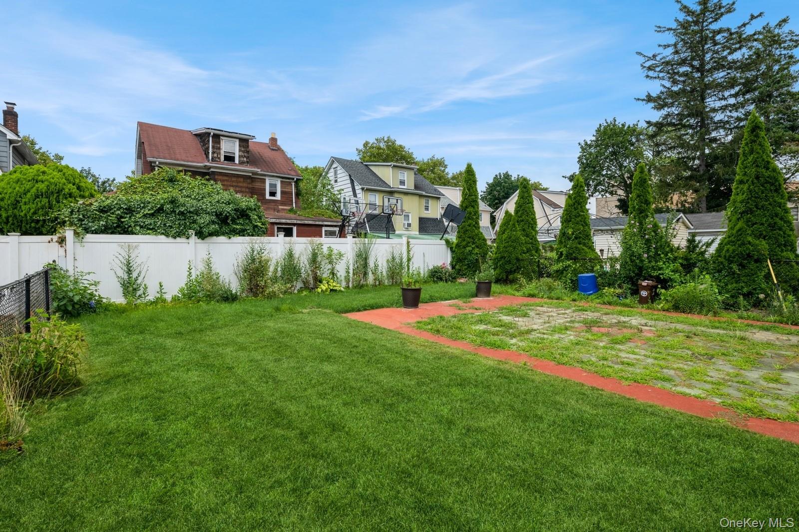 Queens Village, New York, 11429, United States, 3 Bedrooms Bedrooms, ,2 BathroomsBathrooms,Residential,For Sale,1902128