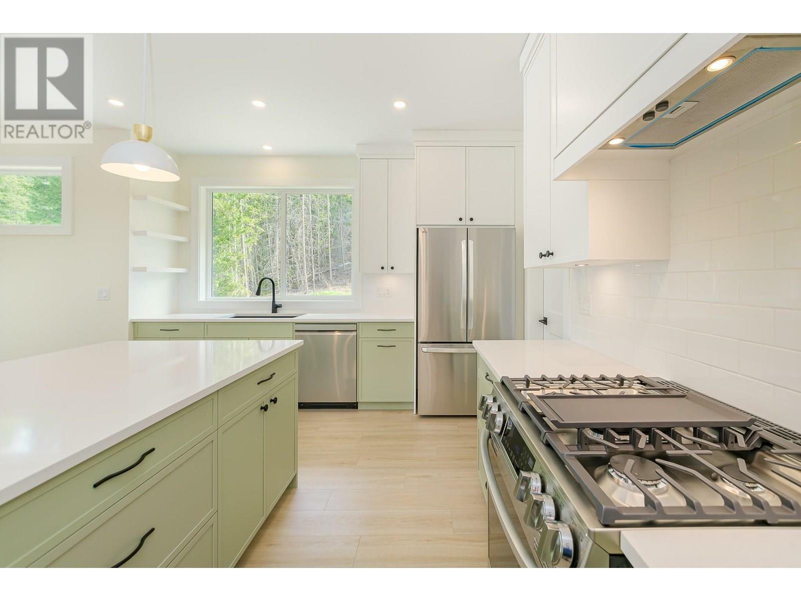 BLIND BAY, British Columbia, V0E 1H0, CA, 3 Bedrooms Bedrooms, ,2 BathroomsBathrooms,Residential,For Sale,1836853