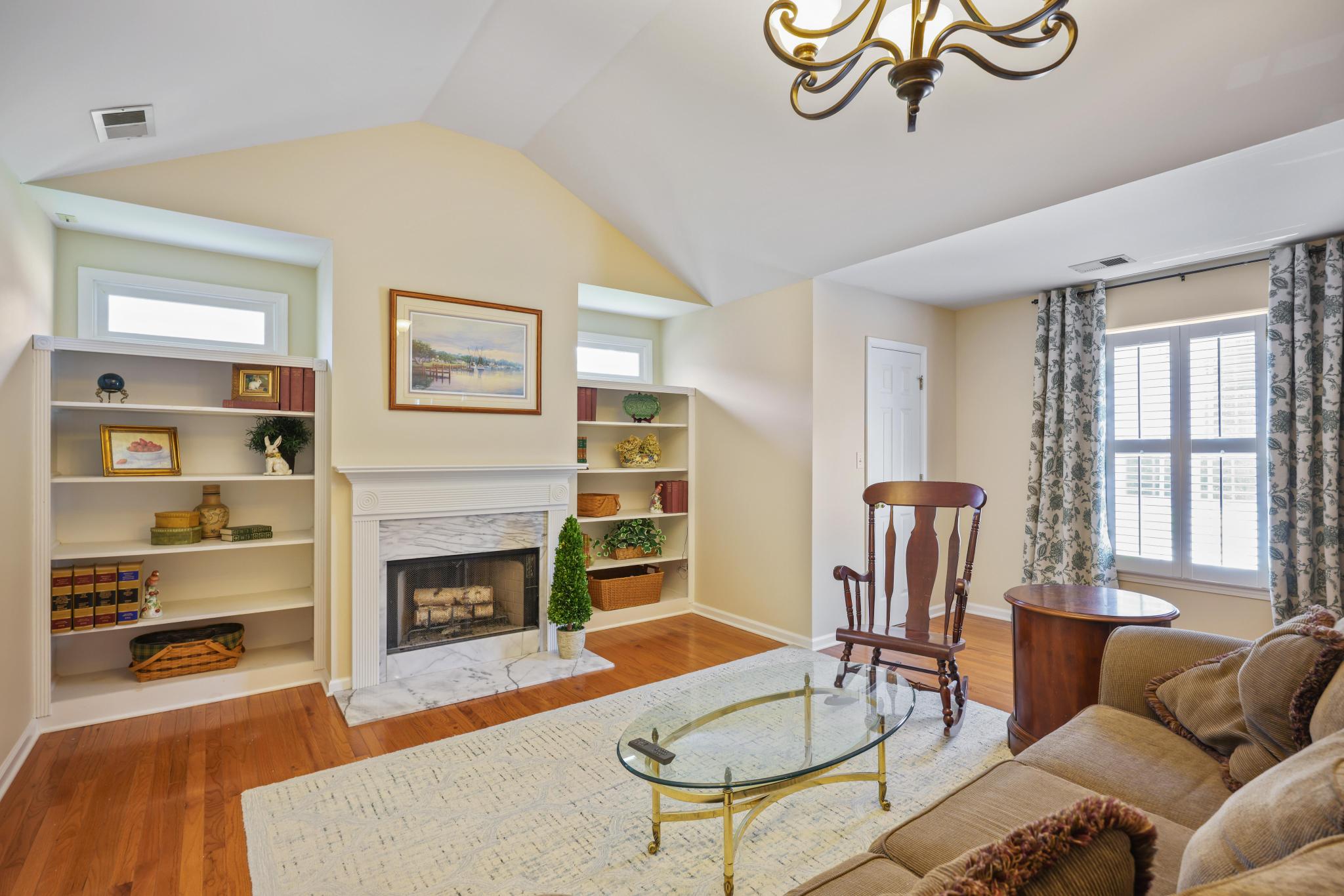  Beautifully Maintained Home in Established Burnt Hickory Pointe - 物件實景