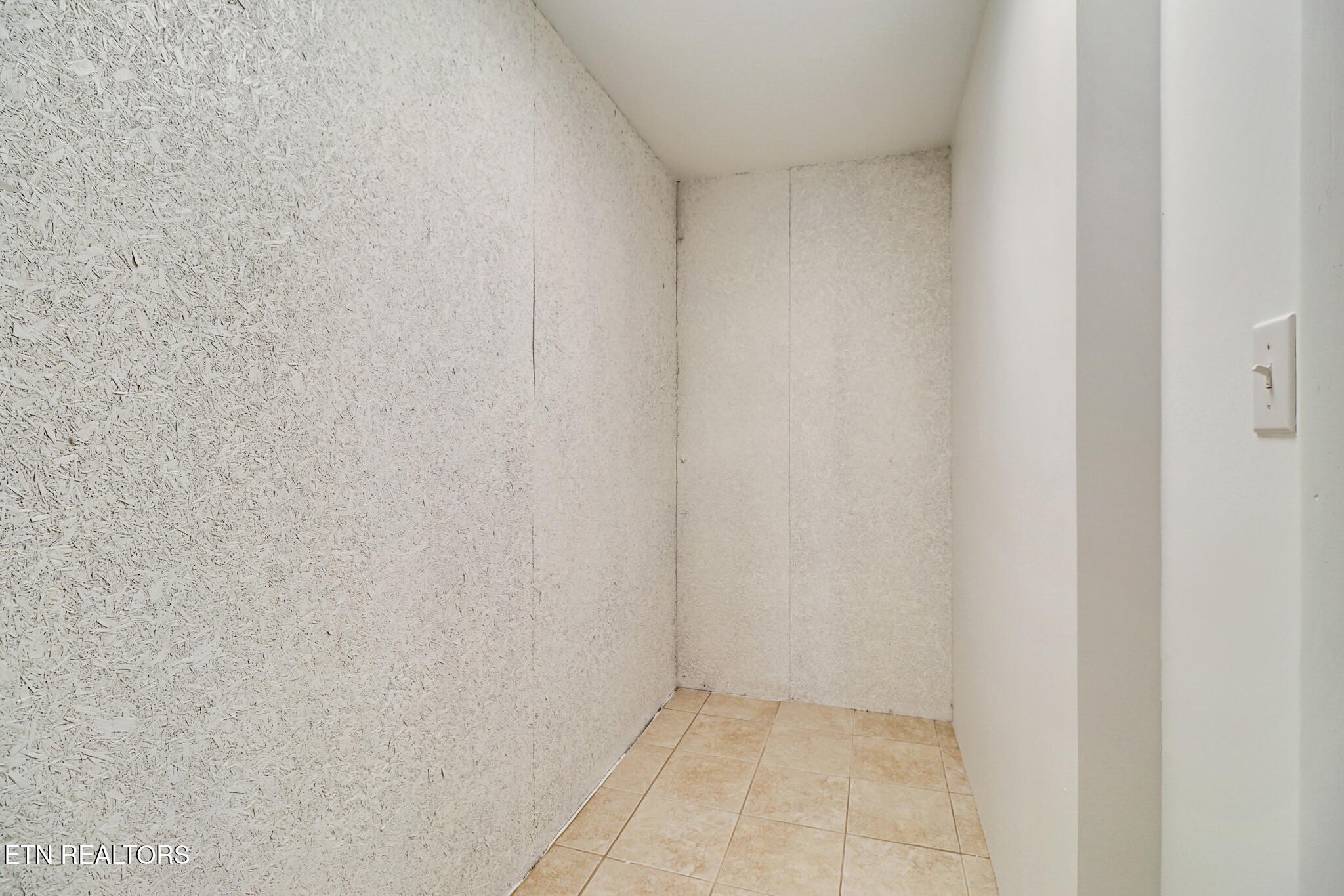 Crossville, Tennessee, 38555, United States, 4 Bedrooms Bedrooms, ,3 BathroomsBathrooms,Residential,For Sale,2005709