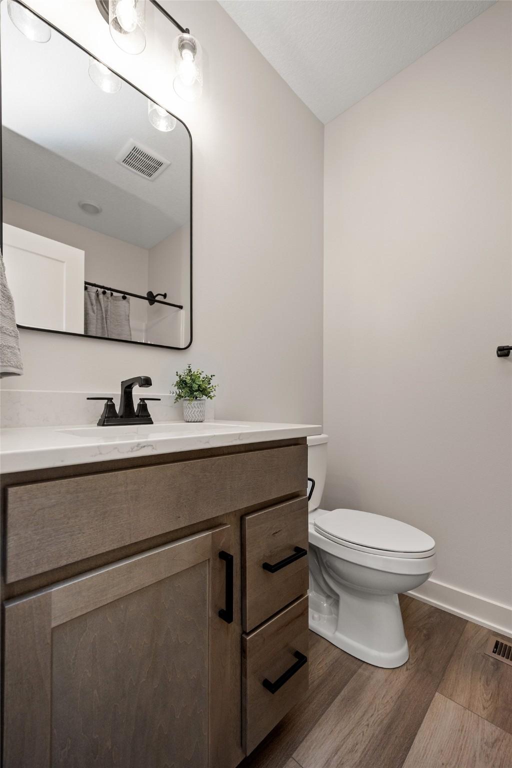 Urbandale, Iowa, 50323, United States, 4 Bedrooms Bedrooms, ,3 BathroomsBathrooms,Residential,For Sale,1975172