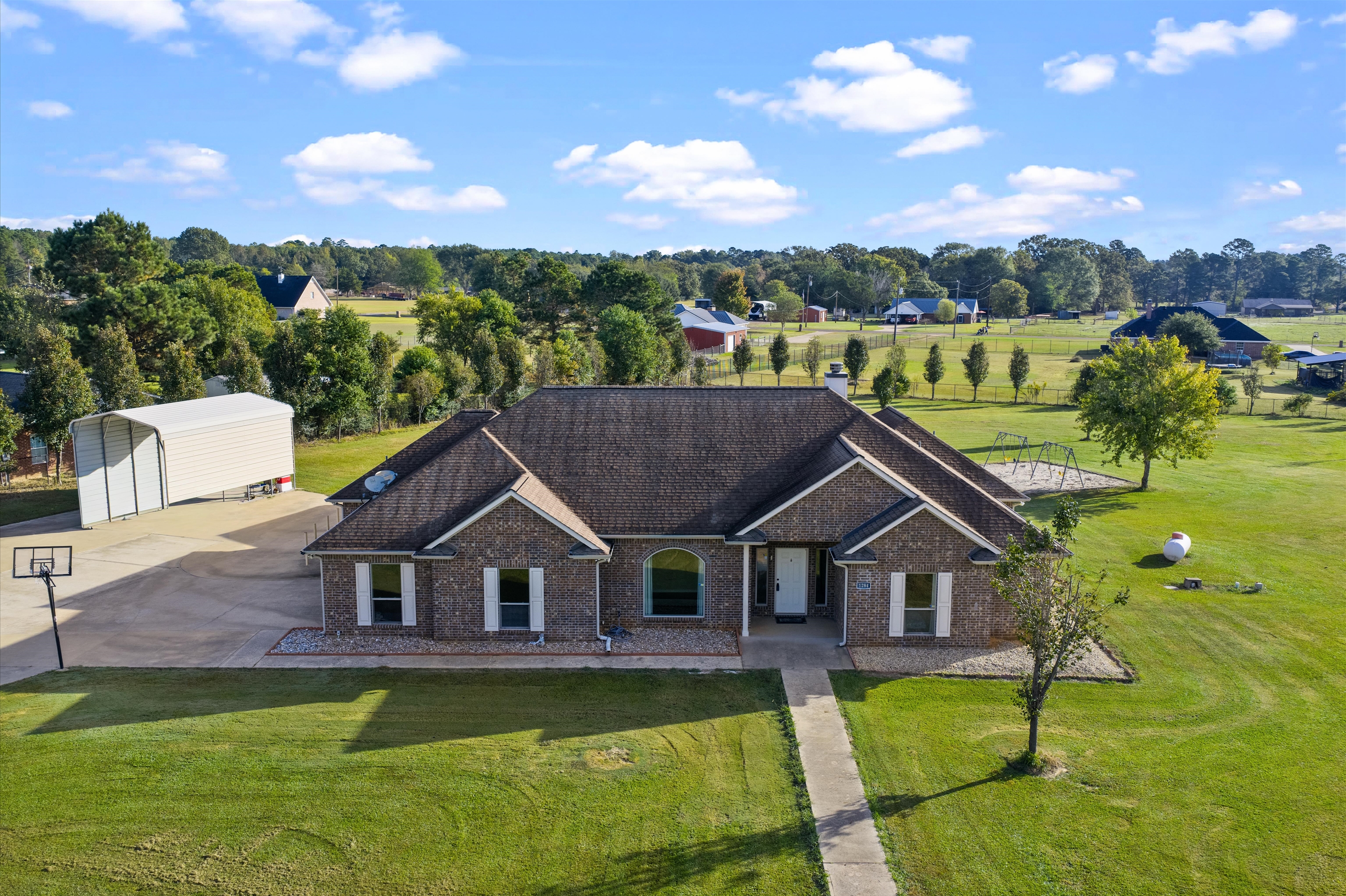 Henderson, Texas, 75654, United States, 5 Bedrooms Bedrooms, ,3 BathroomsBathrooms,Residential,For Sale,1983255