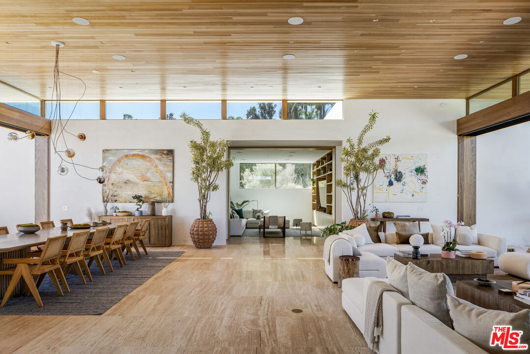Malibu, California, 90265, United States, 5 Bedrooms Bedrooms, ,8 BathroomsBathrooms,Residential,For Sale,1925394