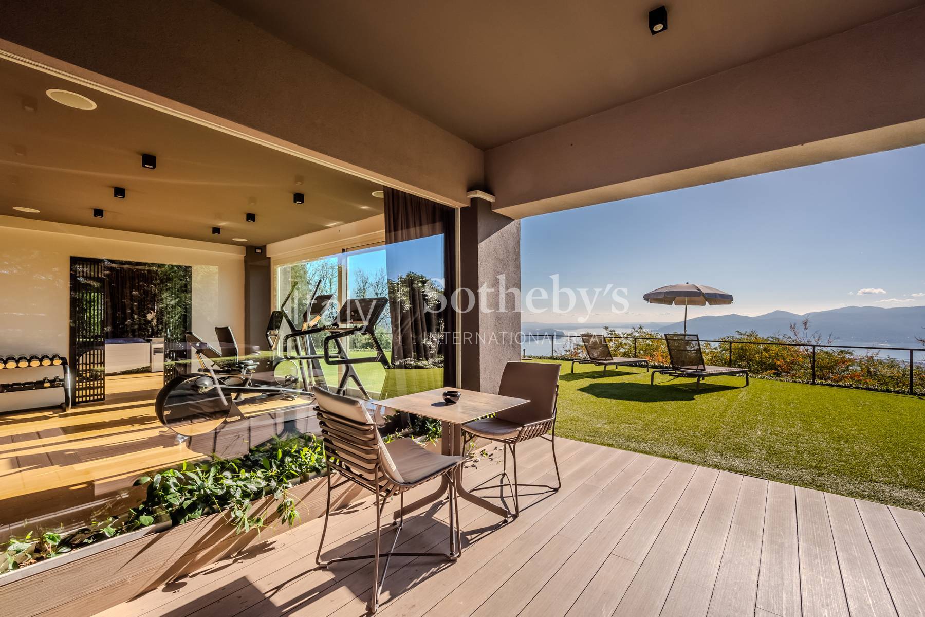 Exclusive modern villa with panoramic lake views and spa - 物件實景