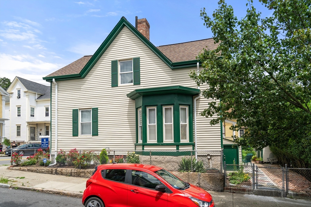 New Bedford, Massachusetts, 02740, United States, 4 Bedrooms Bedrooms, ,3 BathroomsBathrooms,Residential,For Sale,1897669
