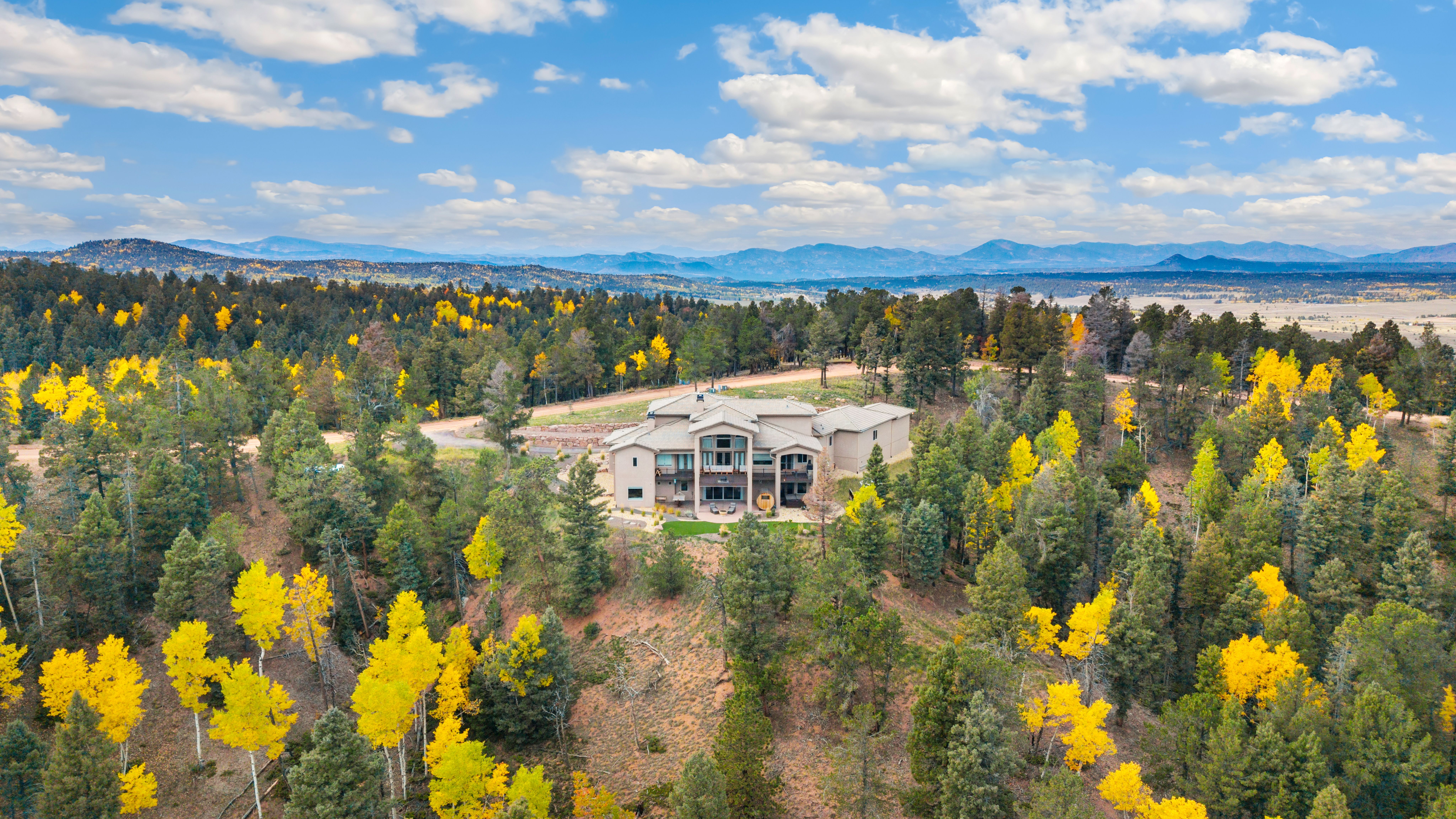  Luxury Retreat on 35 Acres - 物件實景