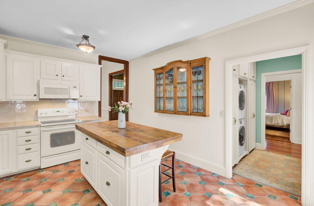 Summerville, South Carolina, 29483, United States, 3 Bedrooms Bedrooms, ,2 BathroomsBathrooms,Residential,For Sale,1938734
