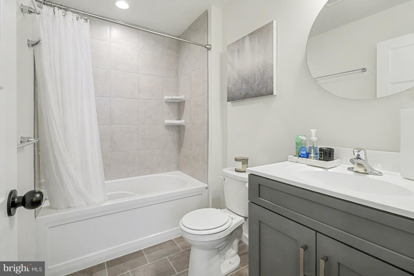 York, Pennsylvania, 17403, United States, 5 Bedrooms Bedrooms, ,6 BathroomsBathrooms,Residential,For Sale,2003251