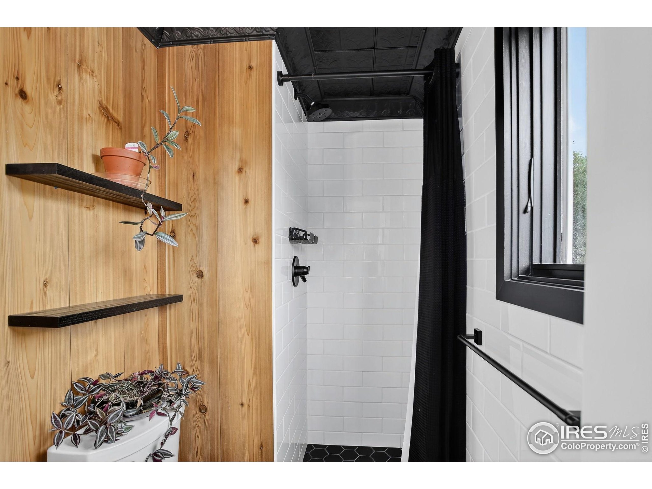 Longmont, Colorado, 80501, United States, 3 Bedrooms Bedrooms, ,2 BathroomsBathrooms,Residential,For Sale,1988284