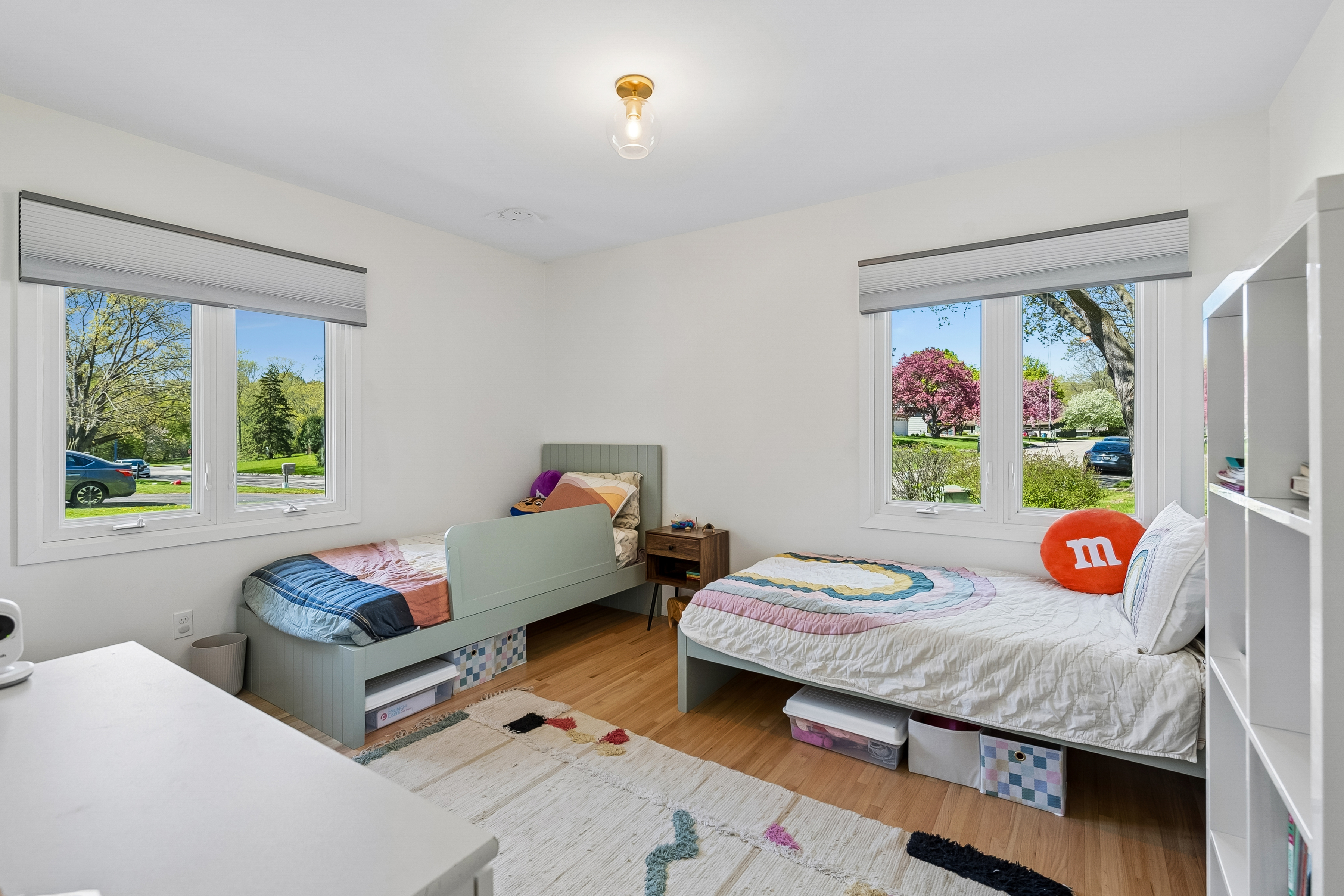  Sunlit Rambler Retreat with Exceptional Outdoor Possibilities - 物件實景