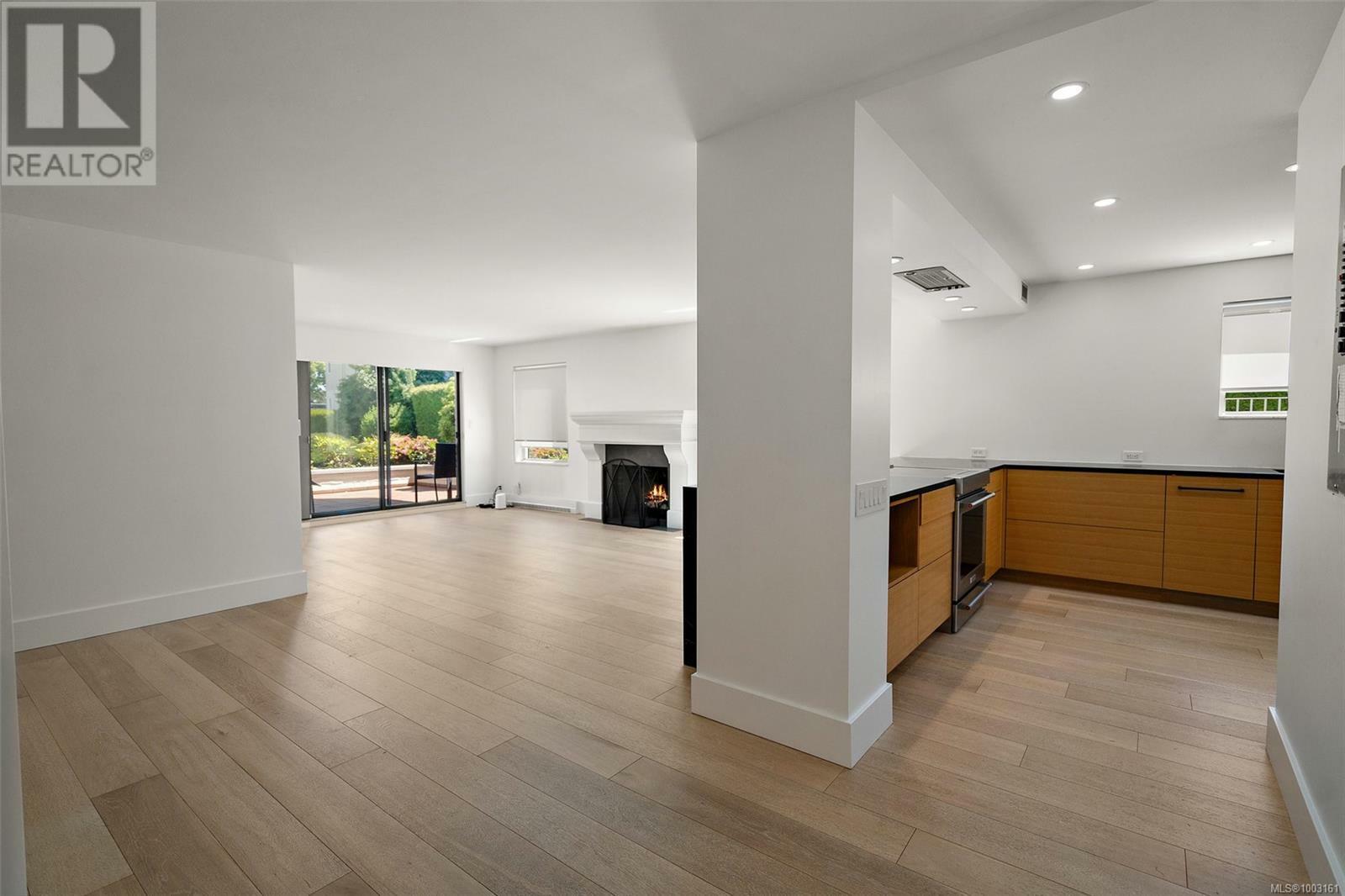 OAK BAY, British Columbia, V8S 2N6, CA, 2 Bedrooms Bedrooms, ,2 BathroomsBathrooms,Residential,For Sale,1874610