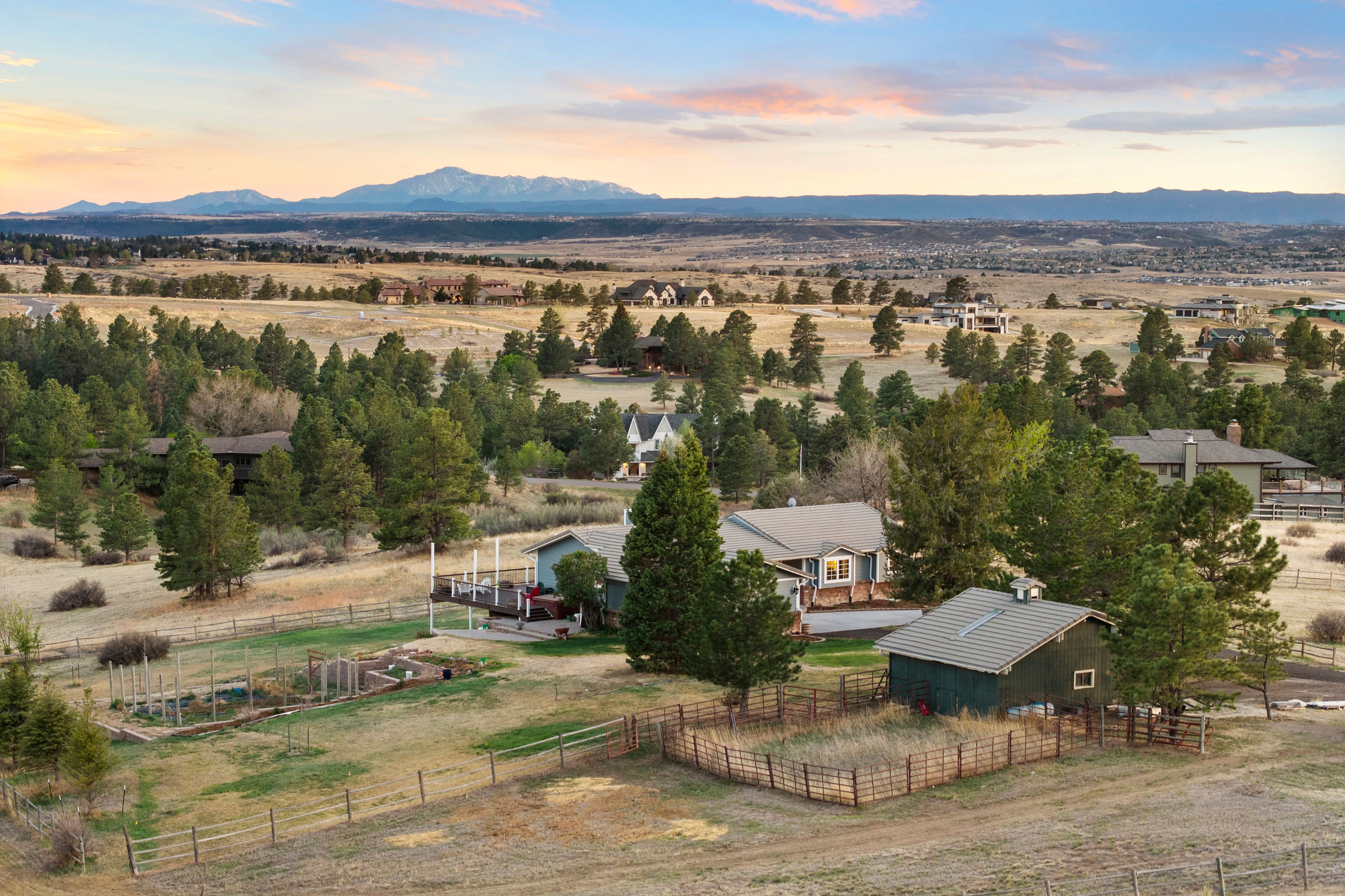  Ranch in Butterfield on 5 Acres with Pikes Peak Views - 物件實景