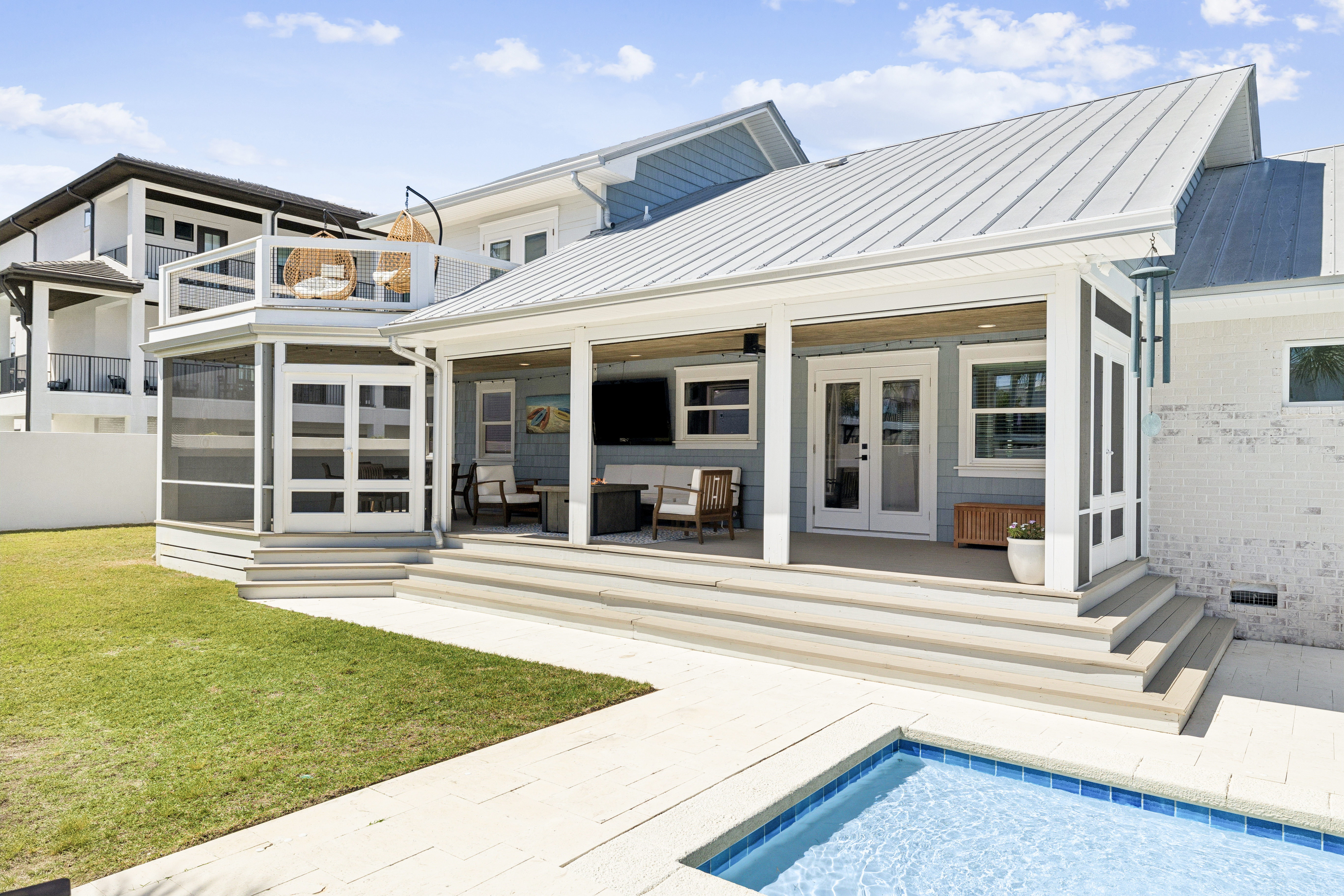  Completely Renovated Home On Half-Acre Lot Near Gulf Place - 物件實景