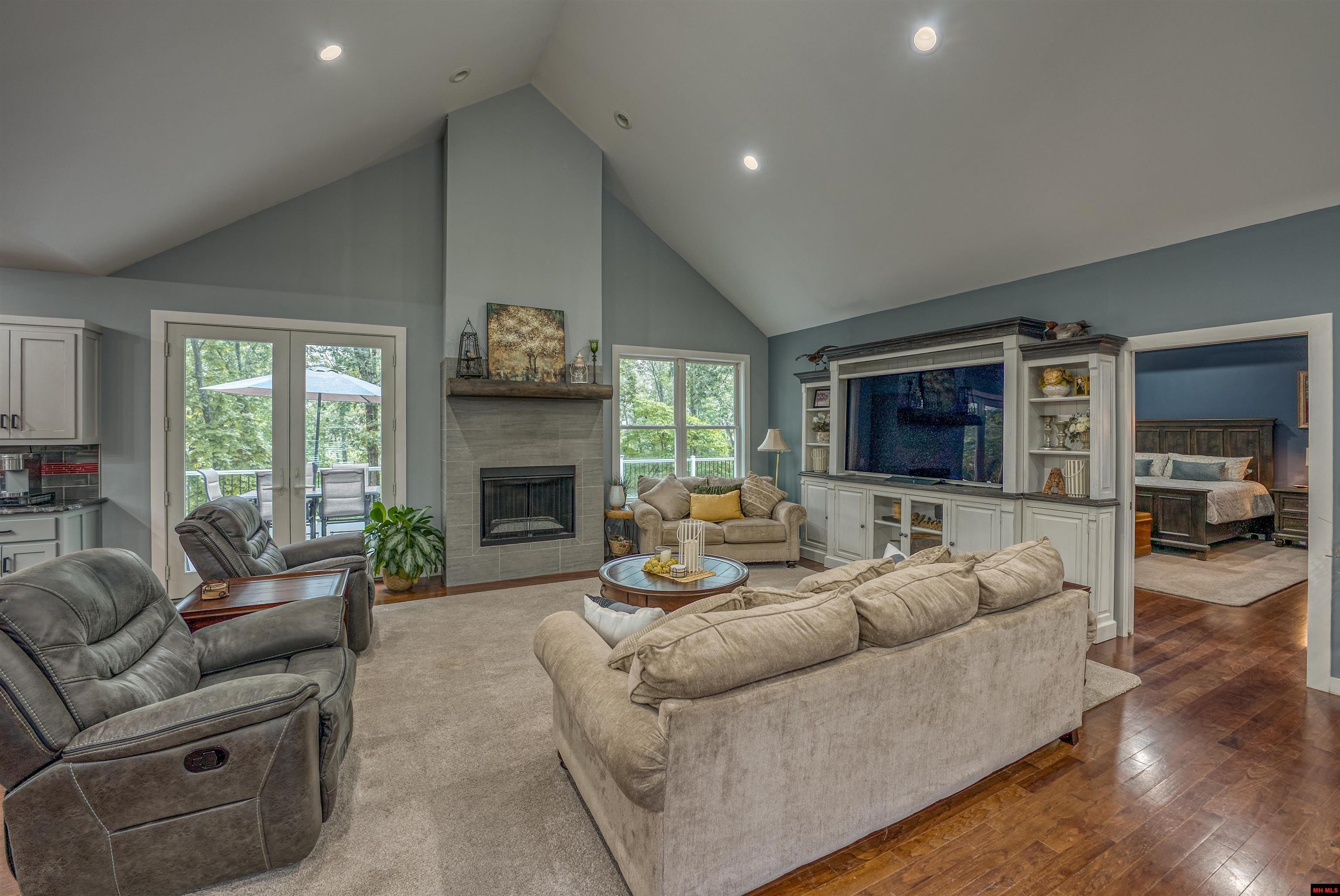 Mountain Home, Arkansas, 72653, United States, 3 Bedrooms Bedrooms, ,4 BathroomsBathrooms,Residential,For Sale,1935895