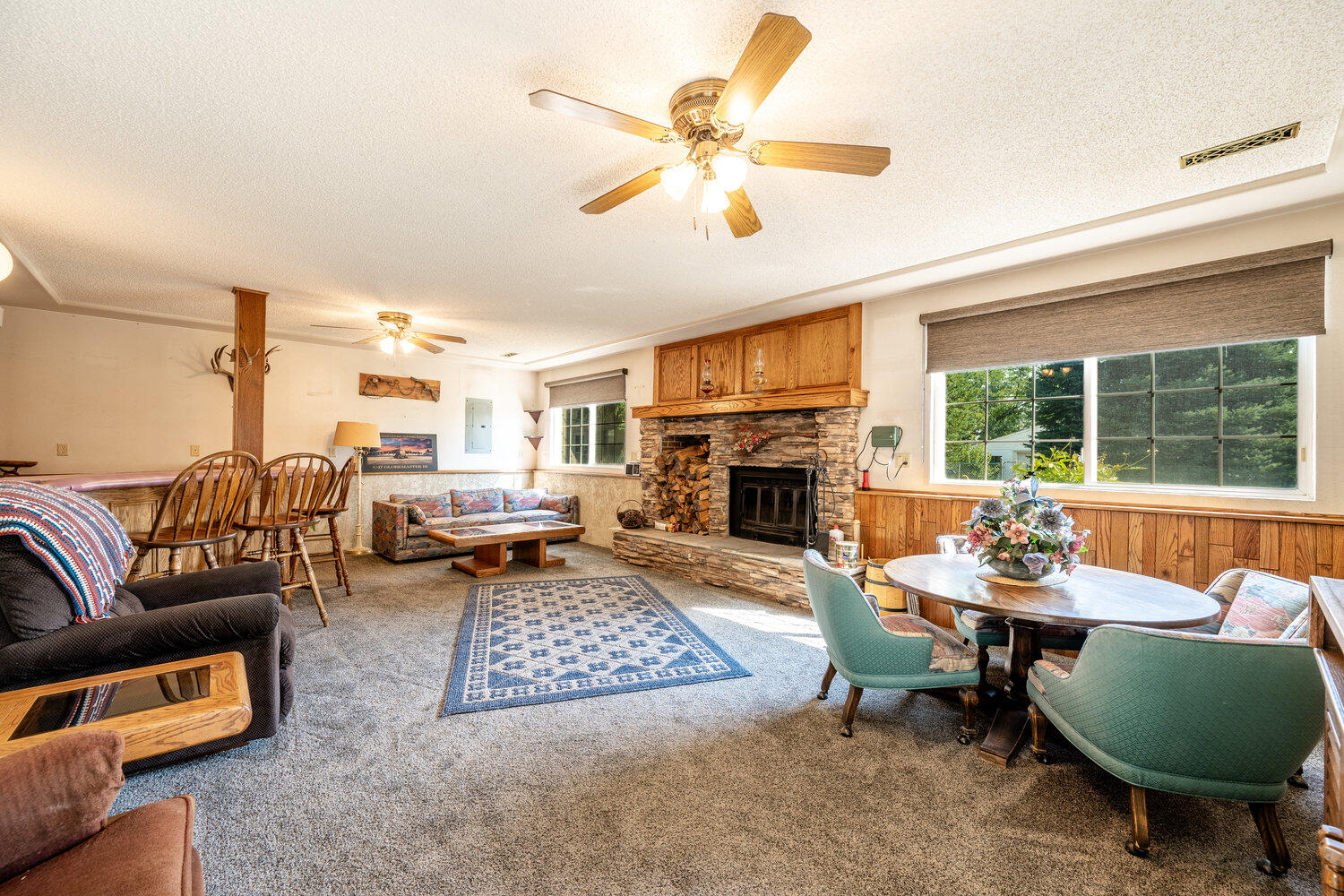 Sheridan, Wyoming, 82801, United States, 3 Bedrooms Bedrooms, ,3 BathroomsBathrooms,Residential,For Sale,1939010