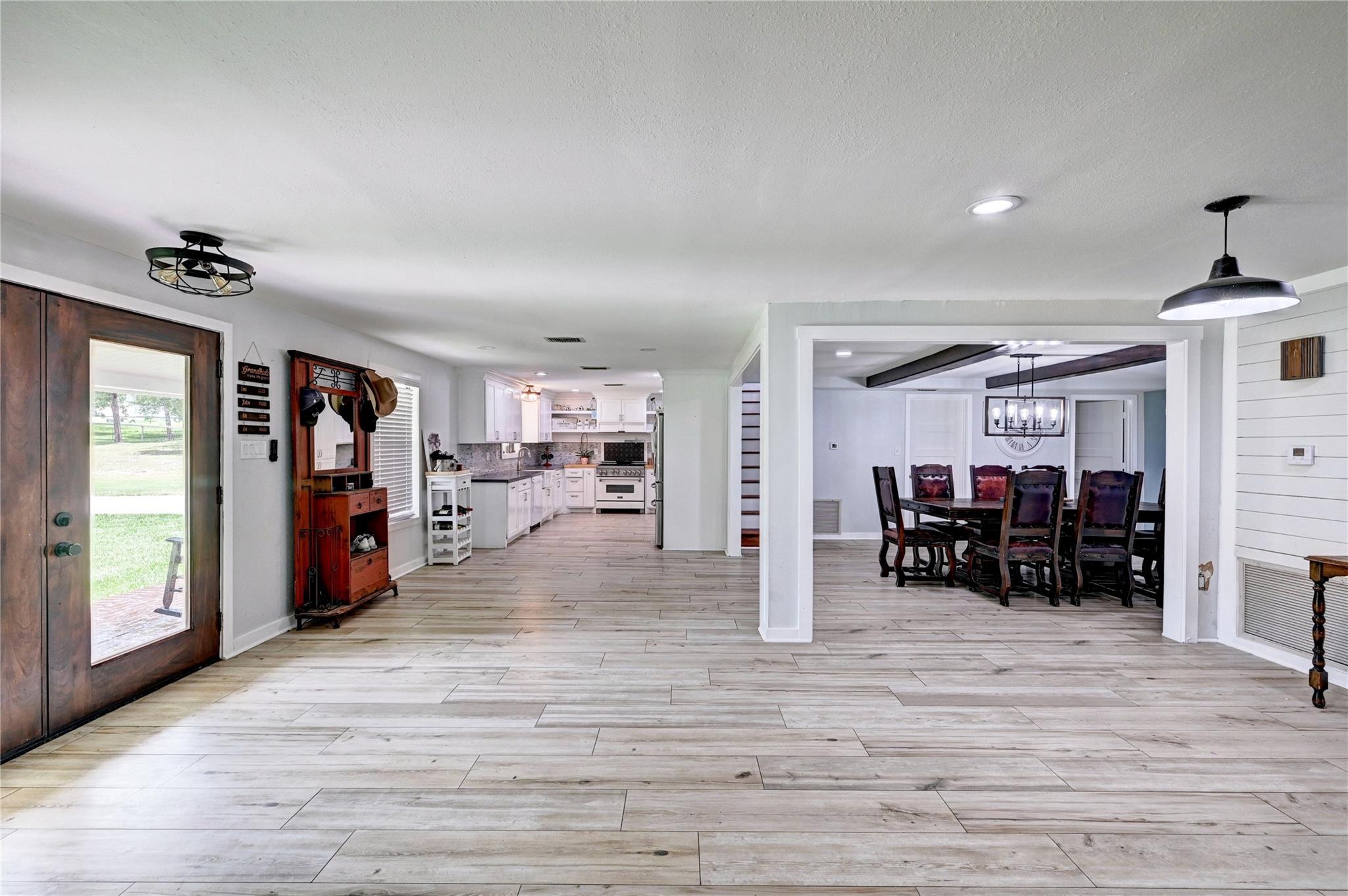 Huntsville, Texas, 77320, United States, 4 Bedrooms Bedrooms, ,3 BathroomsBathrooms,Residential,For Sale,1921043