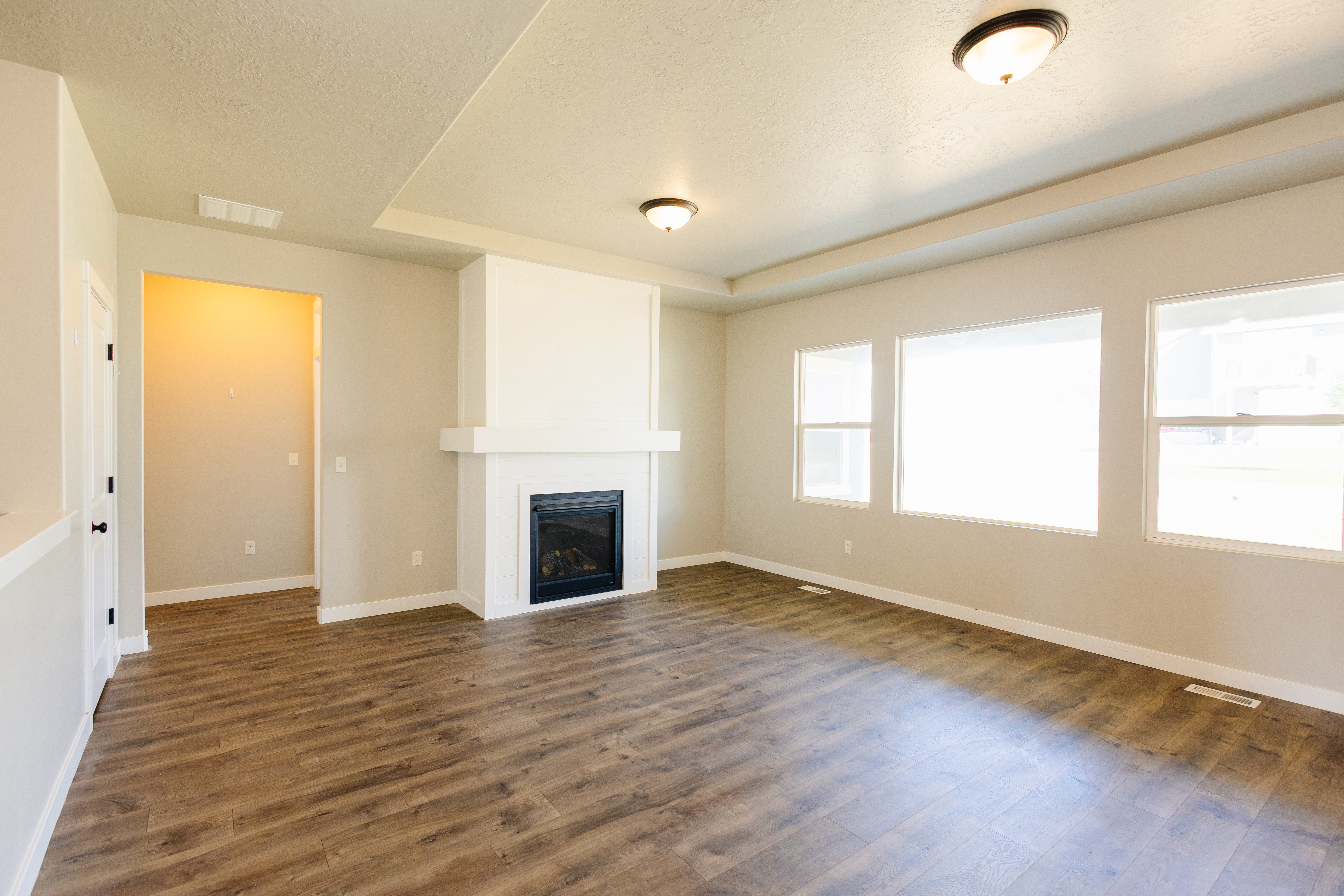 Santaquin, Utah, 84655, United States, 5 Bedrooms Bedrooms, ,5 BathroomsBathrooms,Residential,For Sale,1977423