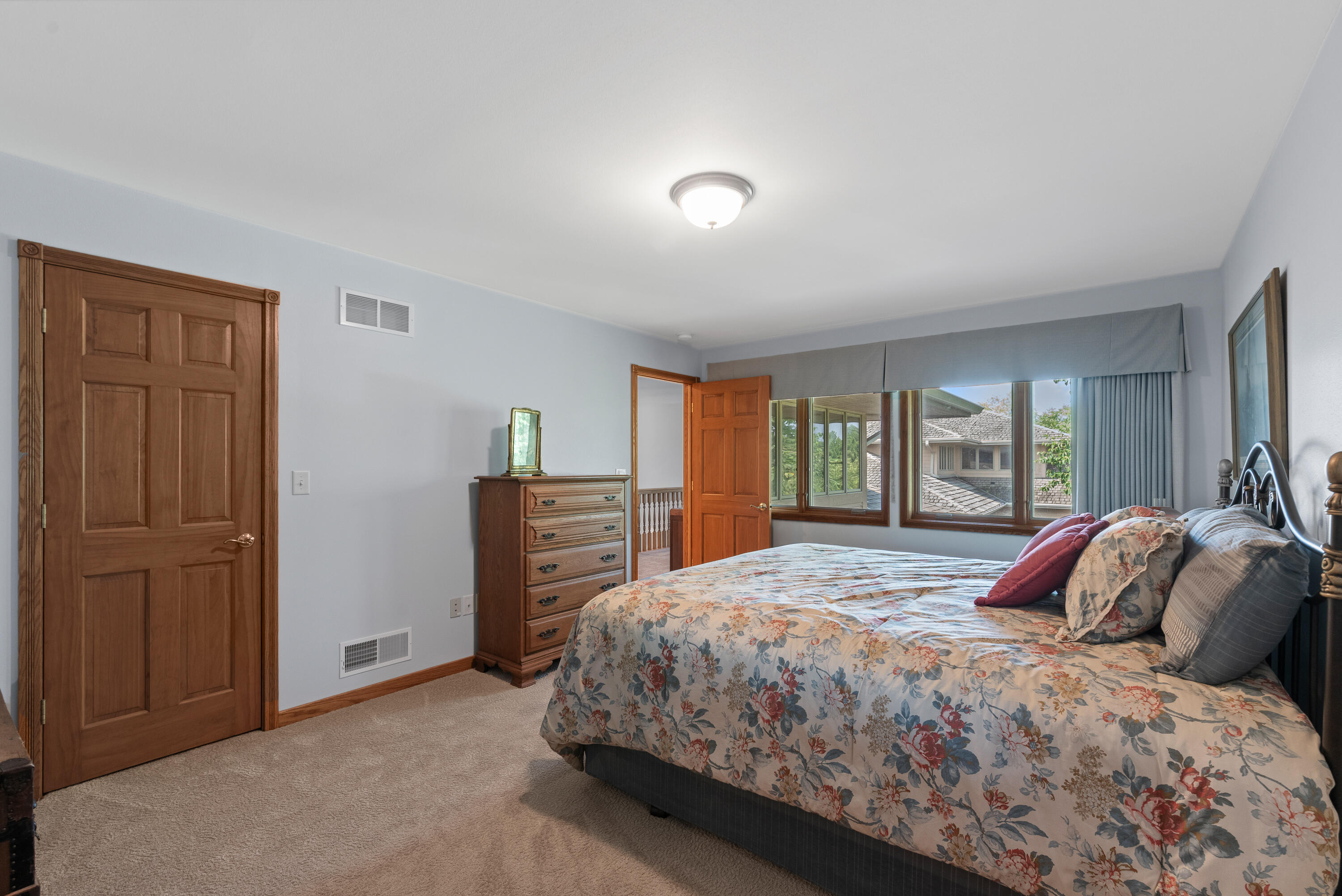 Hartland, Wisconsin, 53029, United States, 4 Bedrooms Bedrooms, ,5 BathroomsBathrooms,Residential,For Sale,1907697