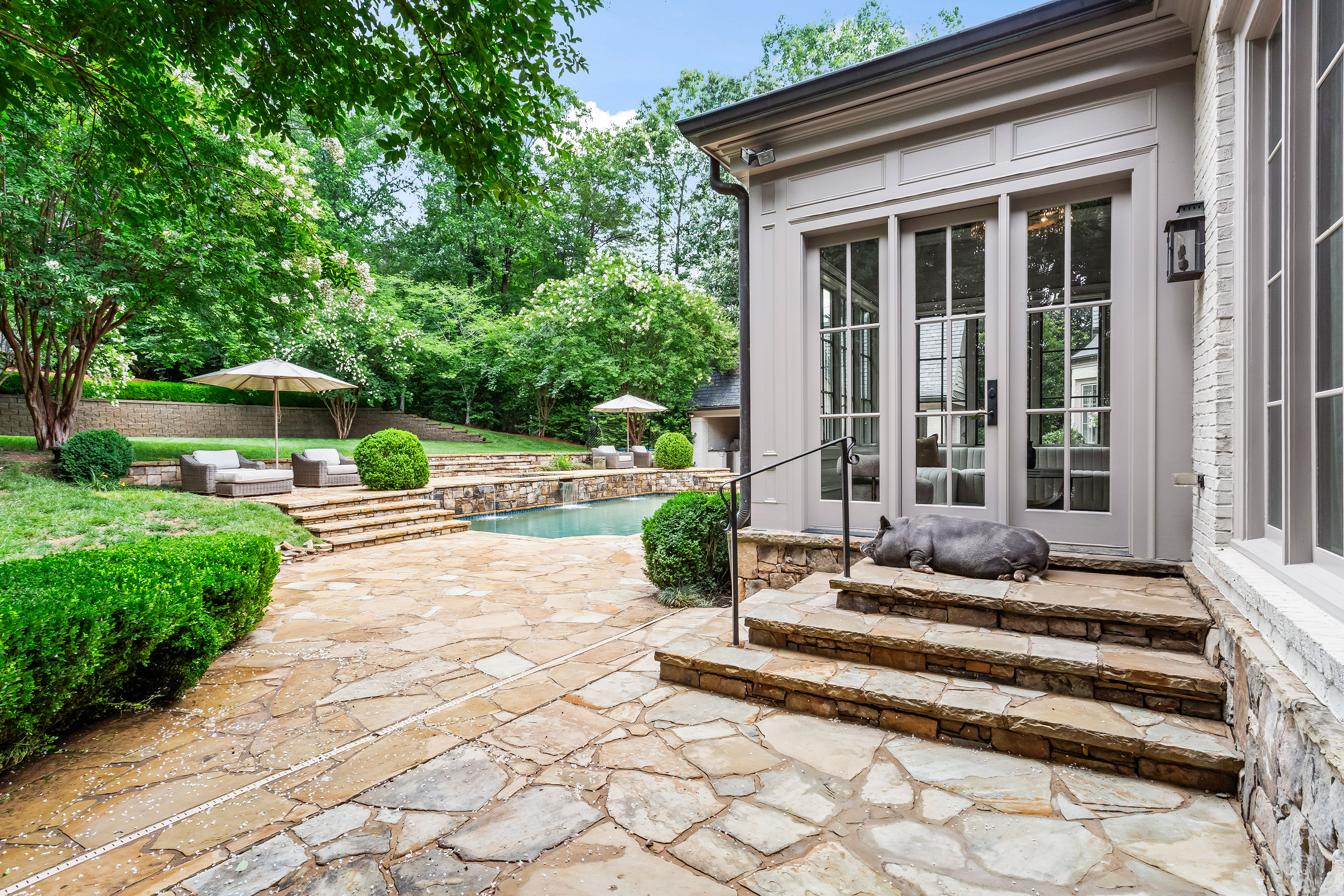  Stunning Custom-designed Home with Exceptional Indoor-Outdoor Living - 物件實景