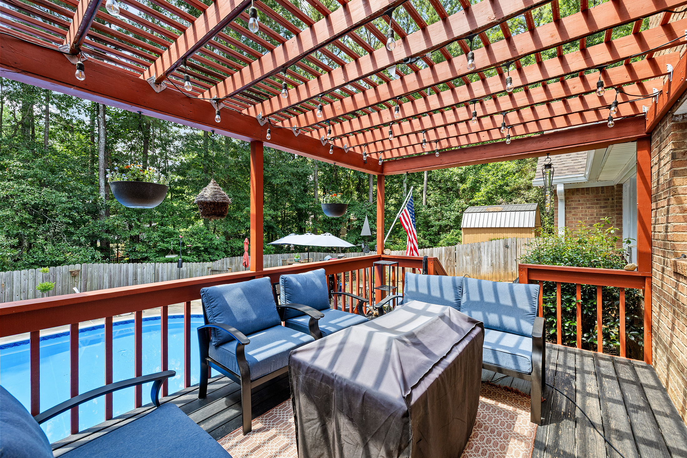 Beautiful Home with Backyard Retreat in Hillandale - 物件實景