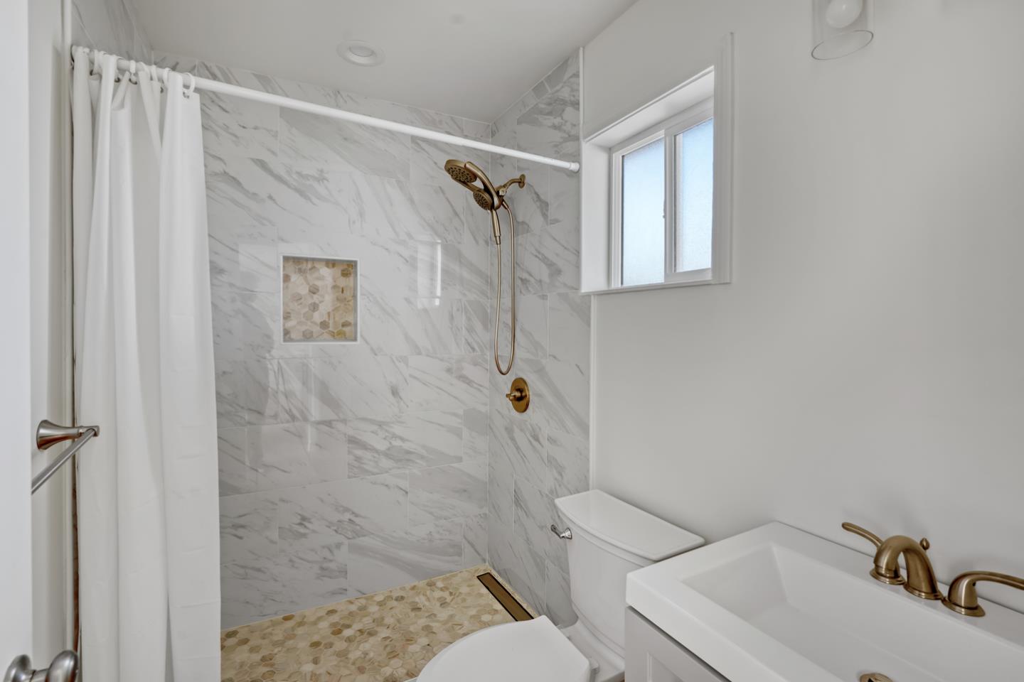 Mountain View, California, 94043, United States, 4 Bedrooms Bedrooms, ,3 BathroomsBathrooms,Residential,For Sale,1992063