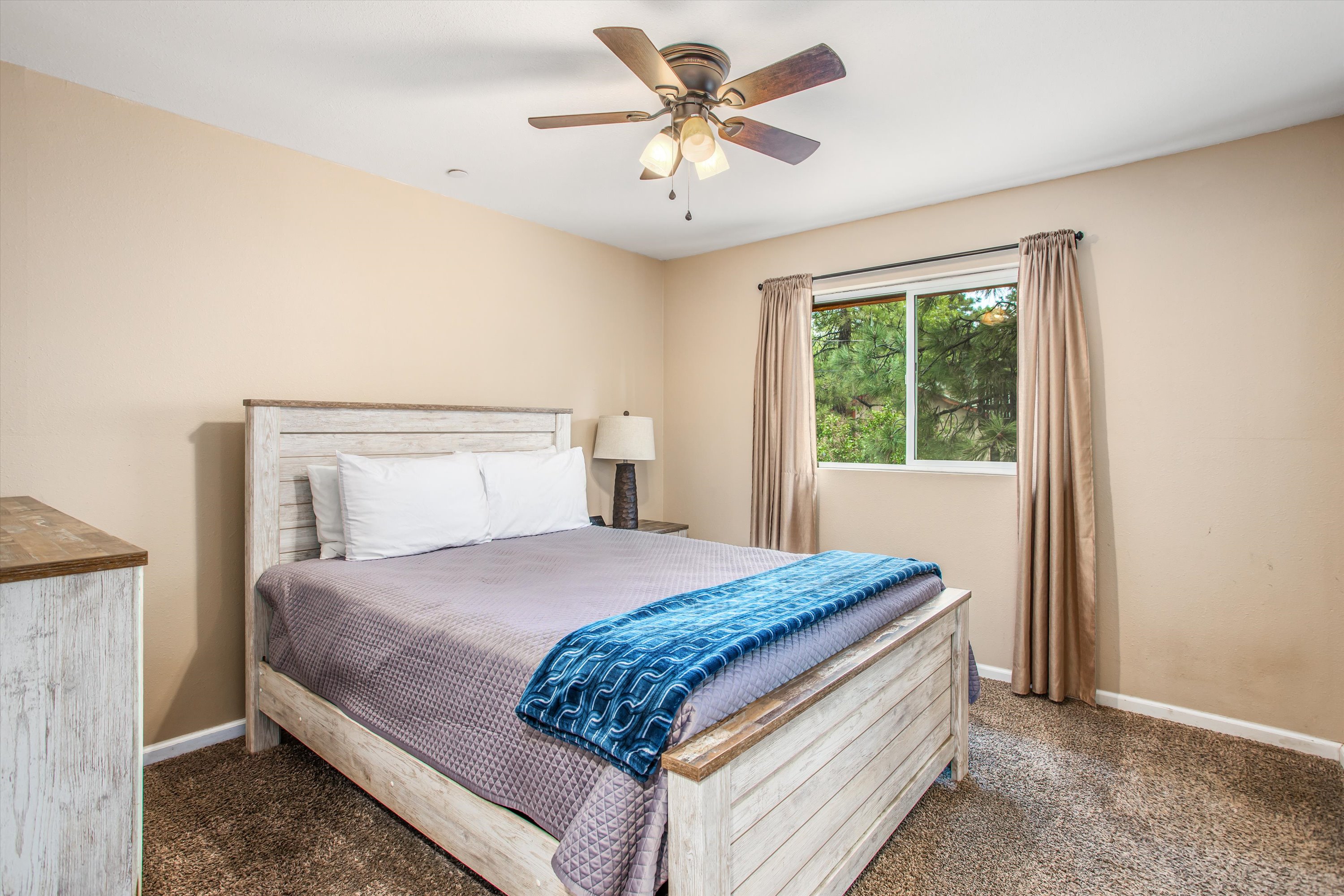 Sugarloaf, California, 92386, United States, 4 Bedrooms Bedrooms, ,2 BathroomsBathrooms,Residential,For Sale,1848559
