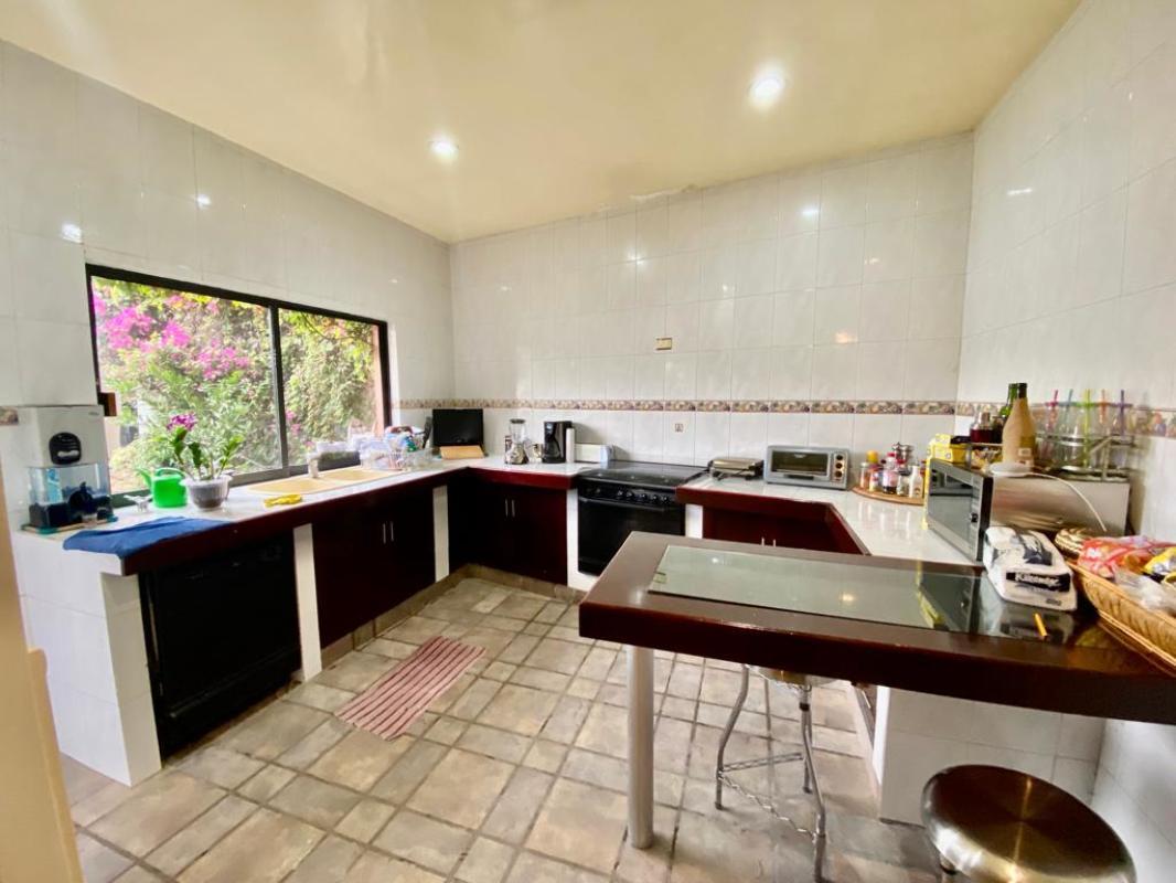 Cda. de Zenzontle, Naucalpan de Juárez, Estado de México, 53297, Mexico, 3 Bedrooms Bedrooms, ,3 BathroomsBathrooms,Residential,For Sale,Cda. de Zenzontle,1621714