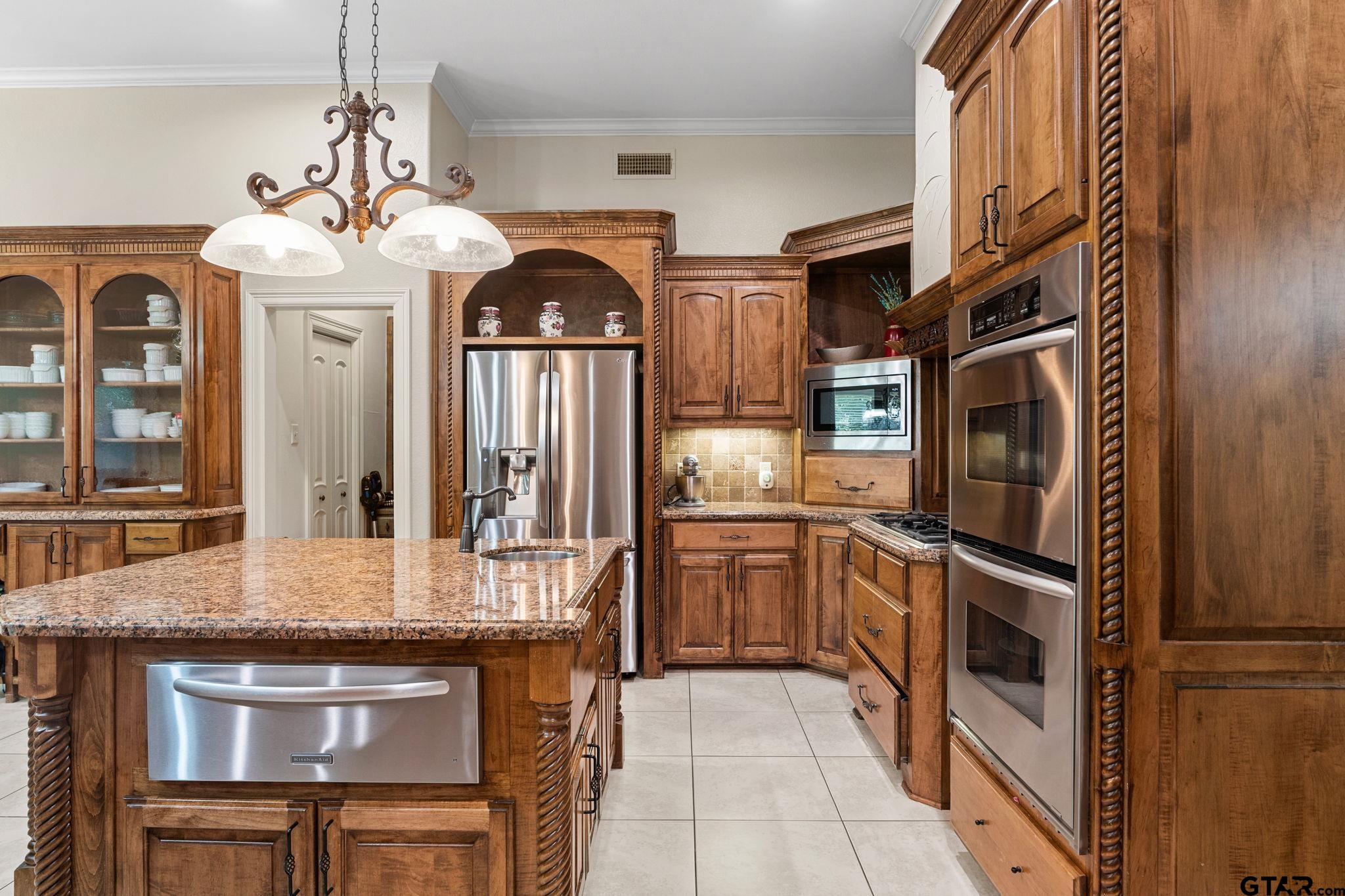 Tyler, Texas, 75703, United States, 4 Bedrooms Bedrooms, ,6 BathroomsBathrooms,Residential,For Sale,1818299